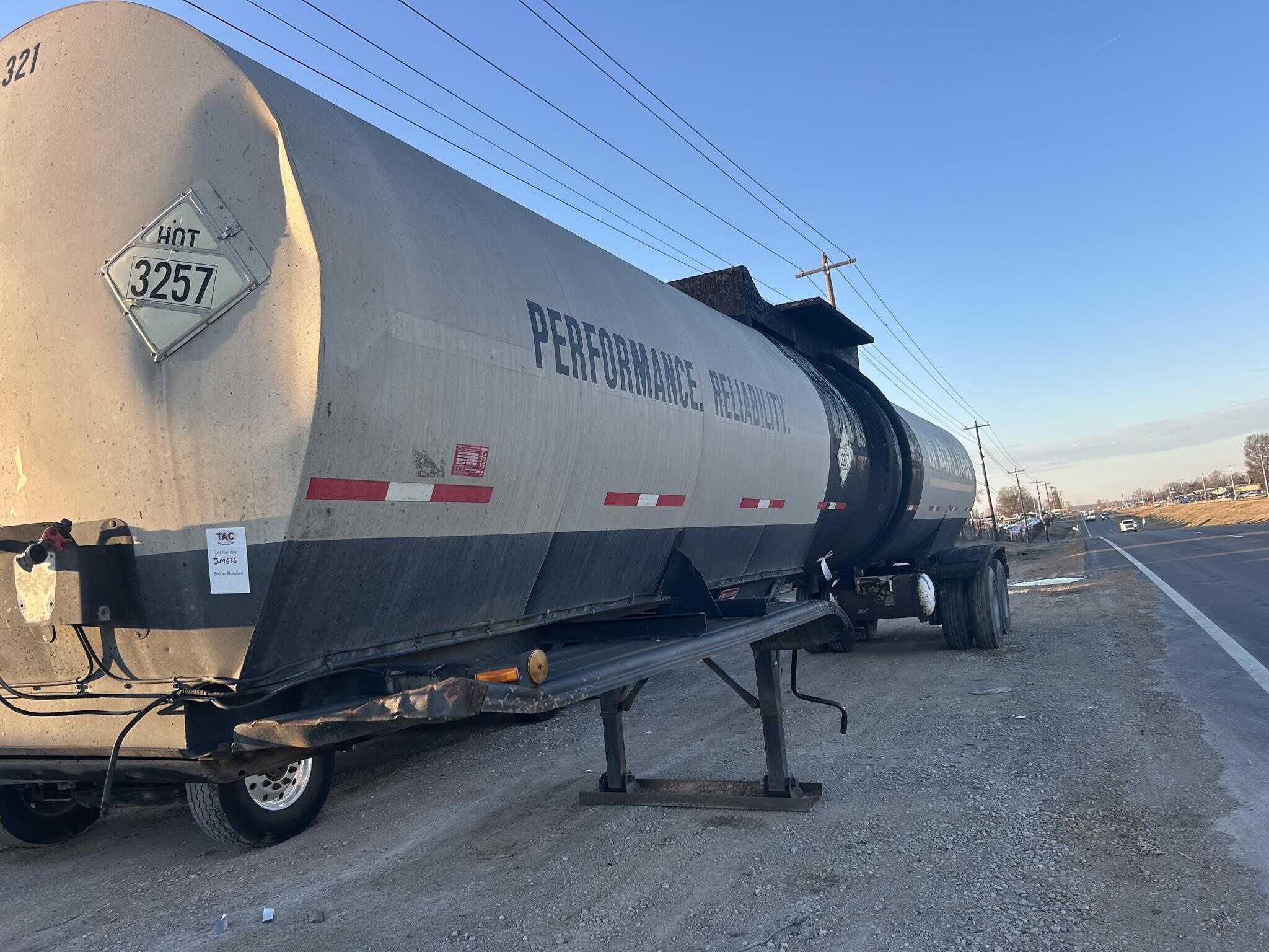 1996 Fruehauf 7350 gal