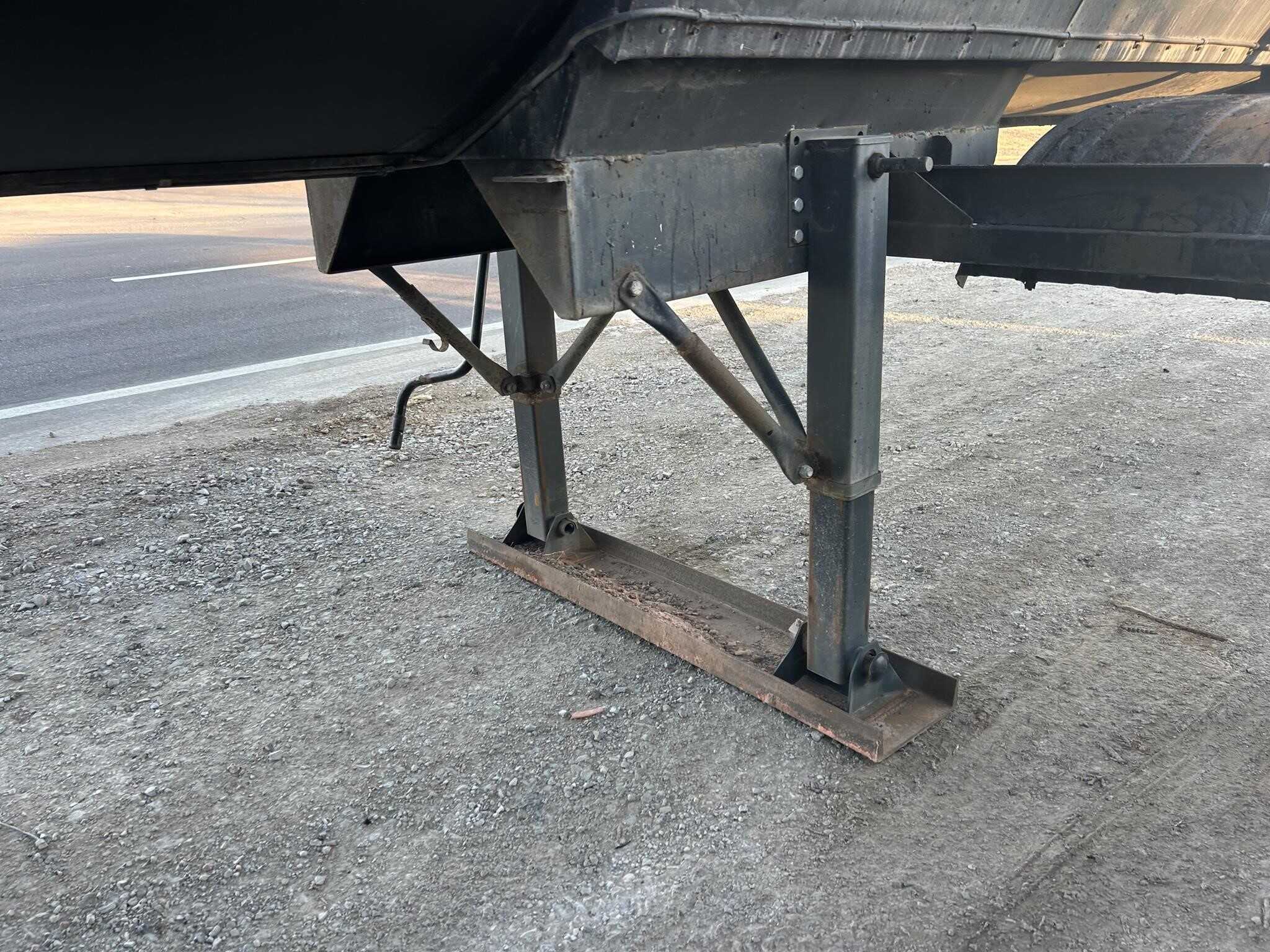 1996 Fruehauf 7350 gal