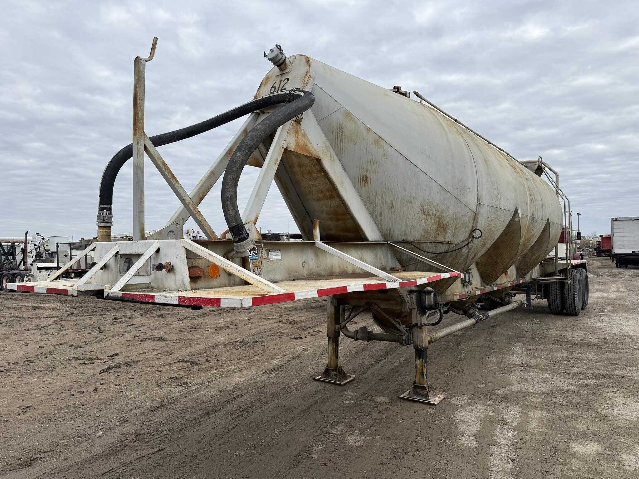 1973 Fruehauf 1050 cube tank
