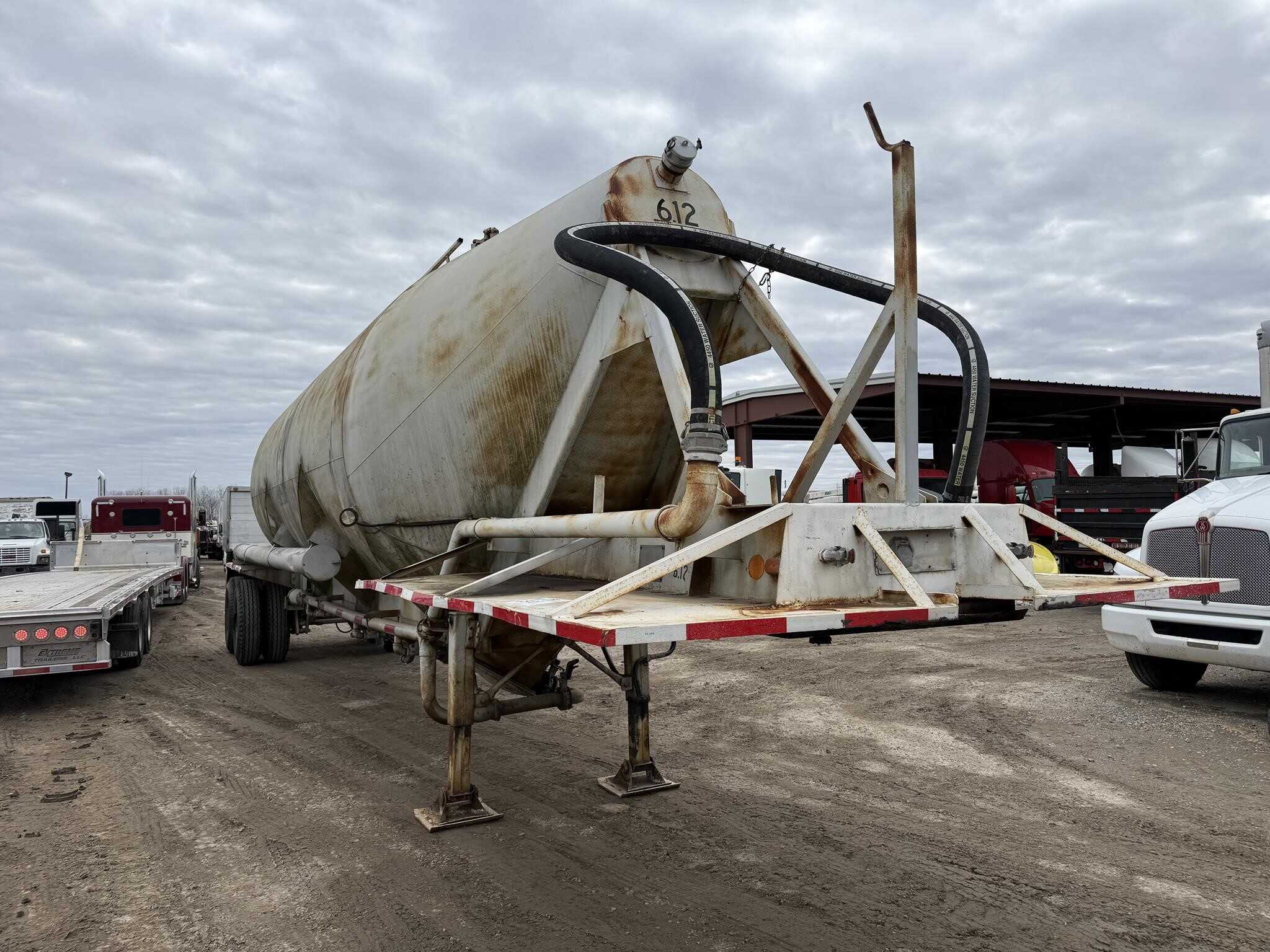 1973 Fruehauf 1050 cube tank