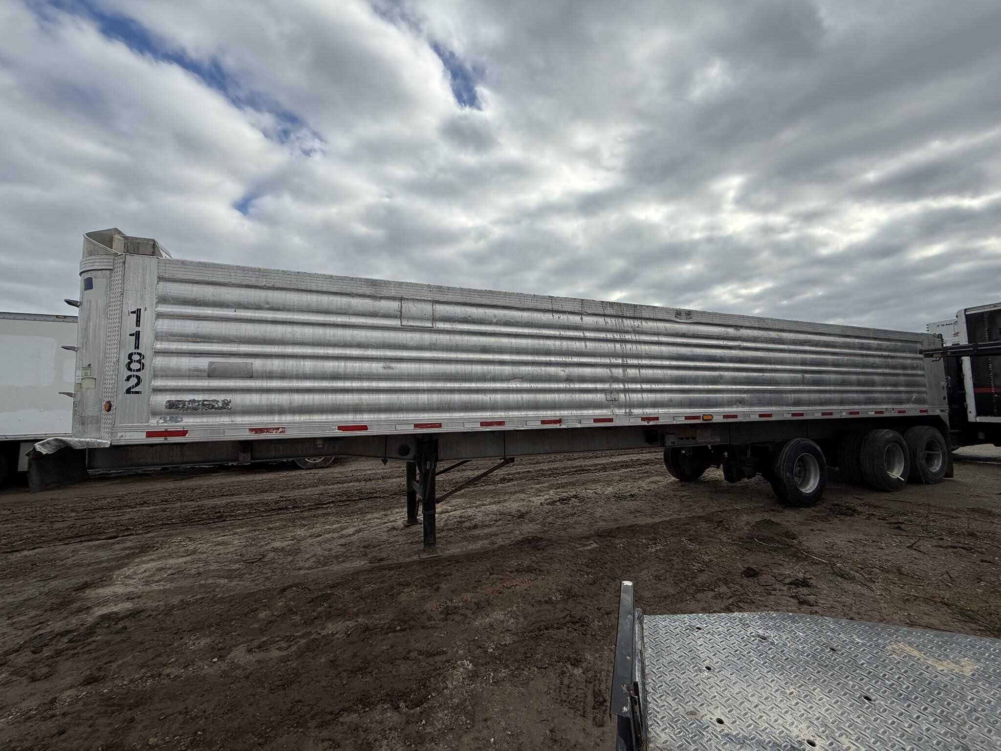 2012 Travis 42 ft tri-axle dump