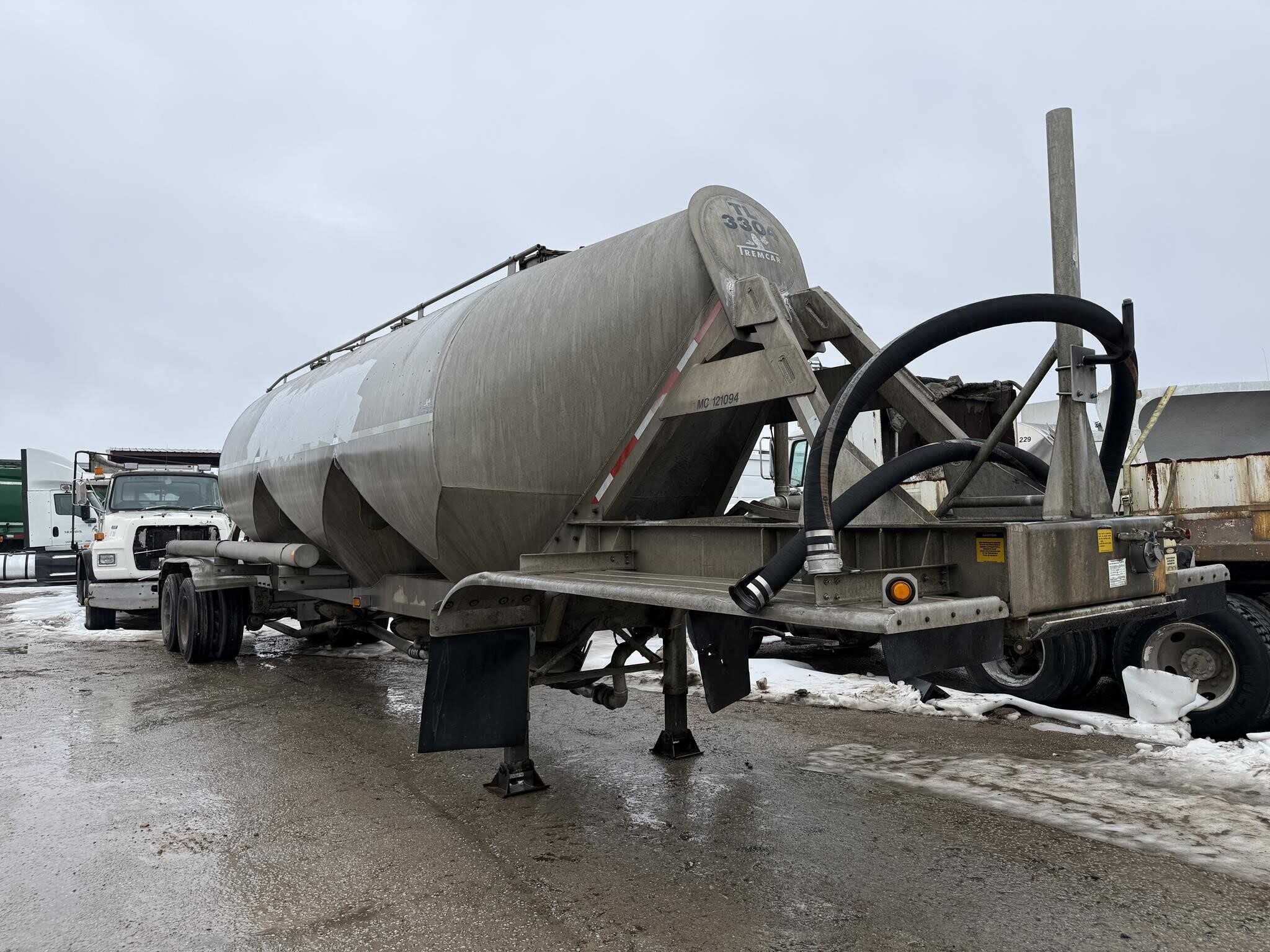 2005 Tremcar 1000 cube pnuematic tank