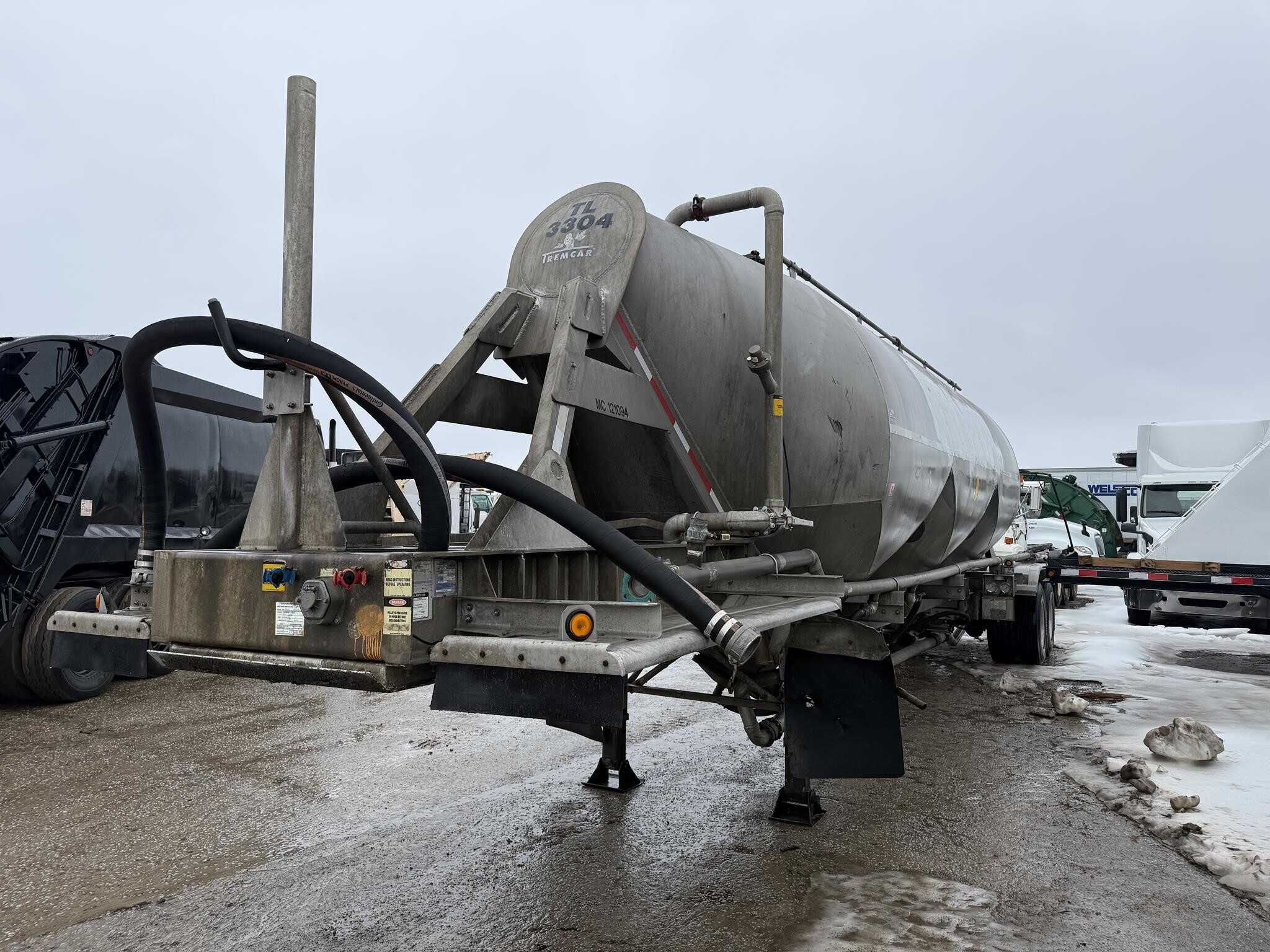 2005 Tremcar 1000 cube pnuematic tank