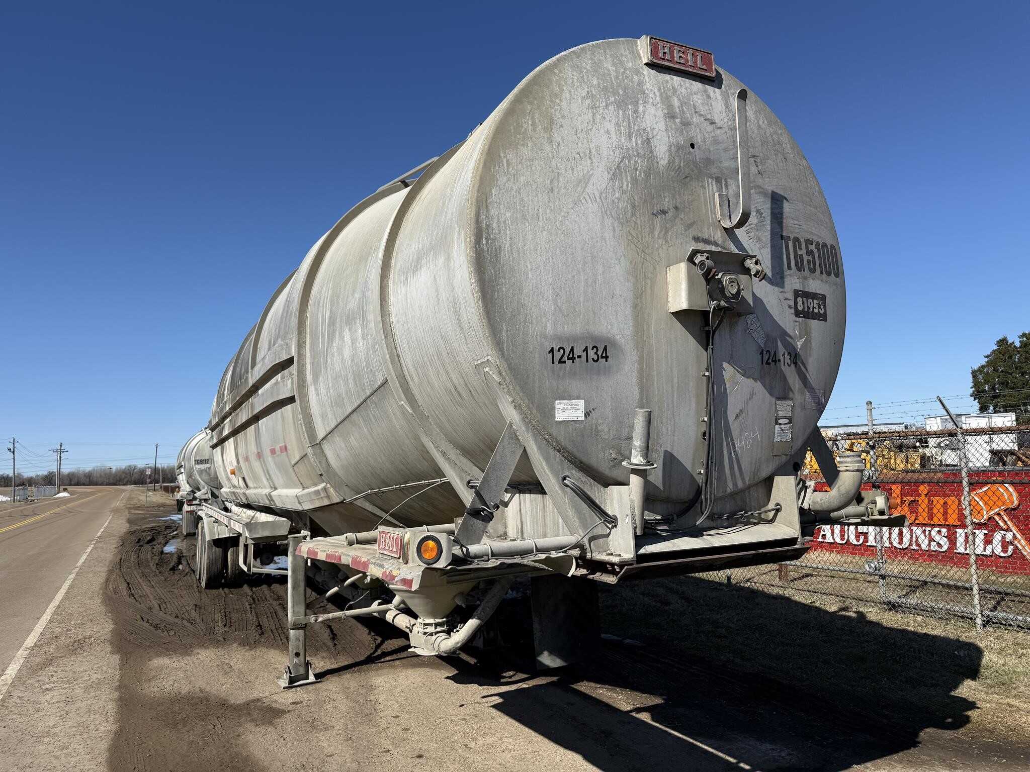 1995 Heil 1500 cube pnuematic tank