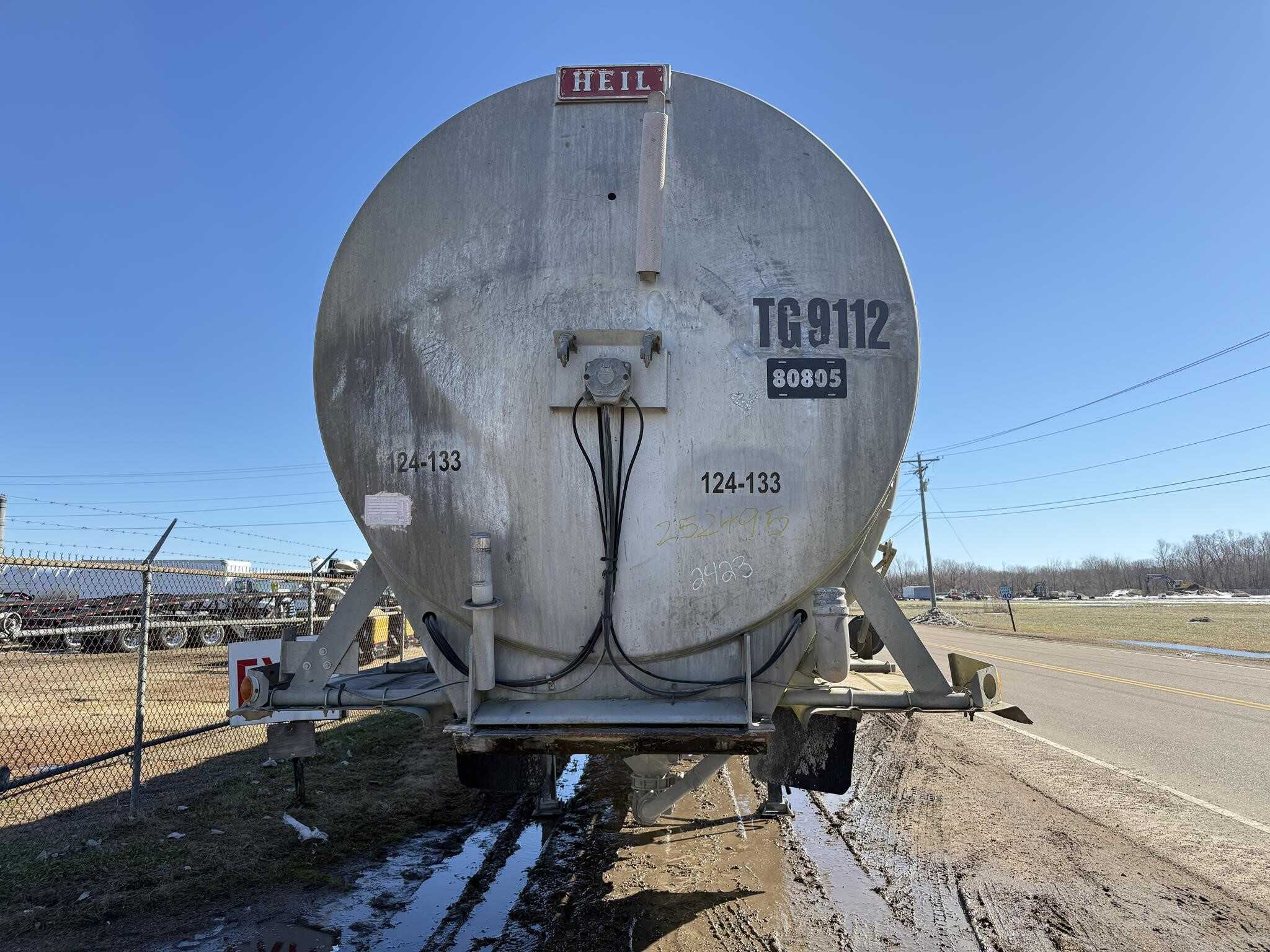 1988 Heil 1500 cube pnuematic tank