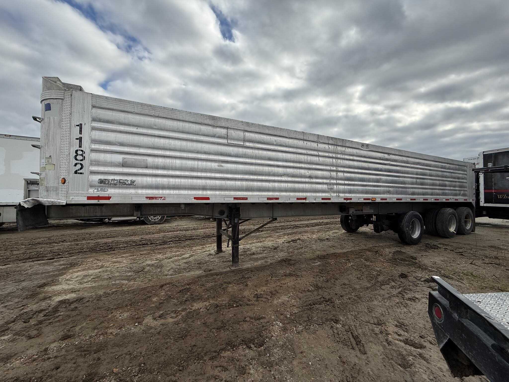 2012 Travis 42 ft tri-axle dump