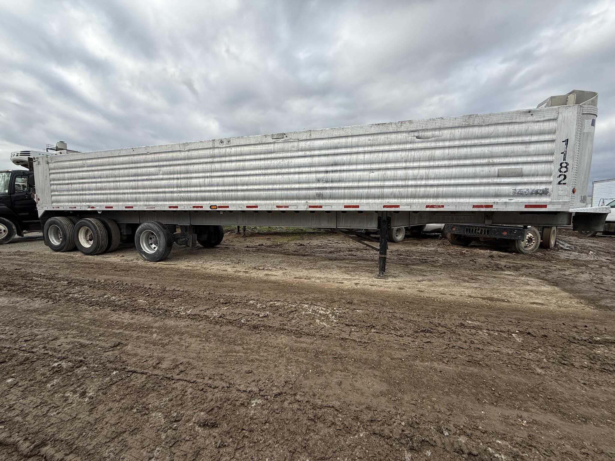 2012 Travis 42 ft tri-axle dump