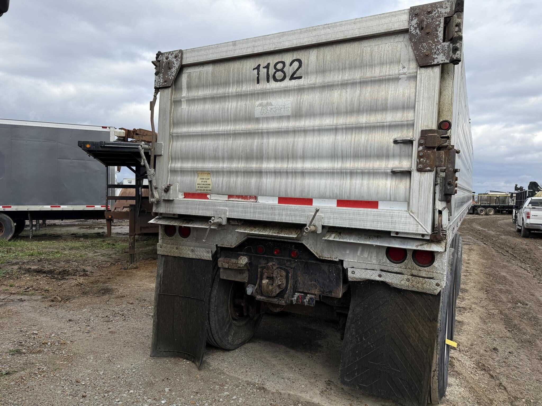2012 Travis 42 ft tri-axle dump