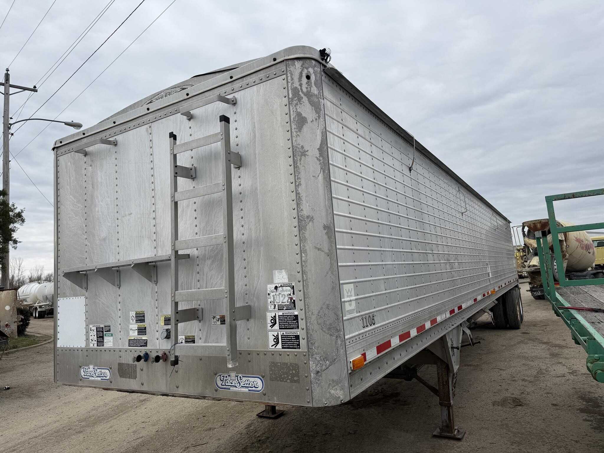 2002 Wilson 43 ft hopper