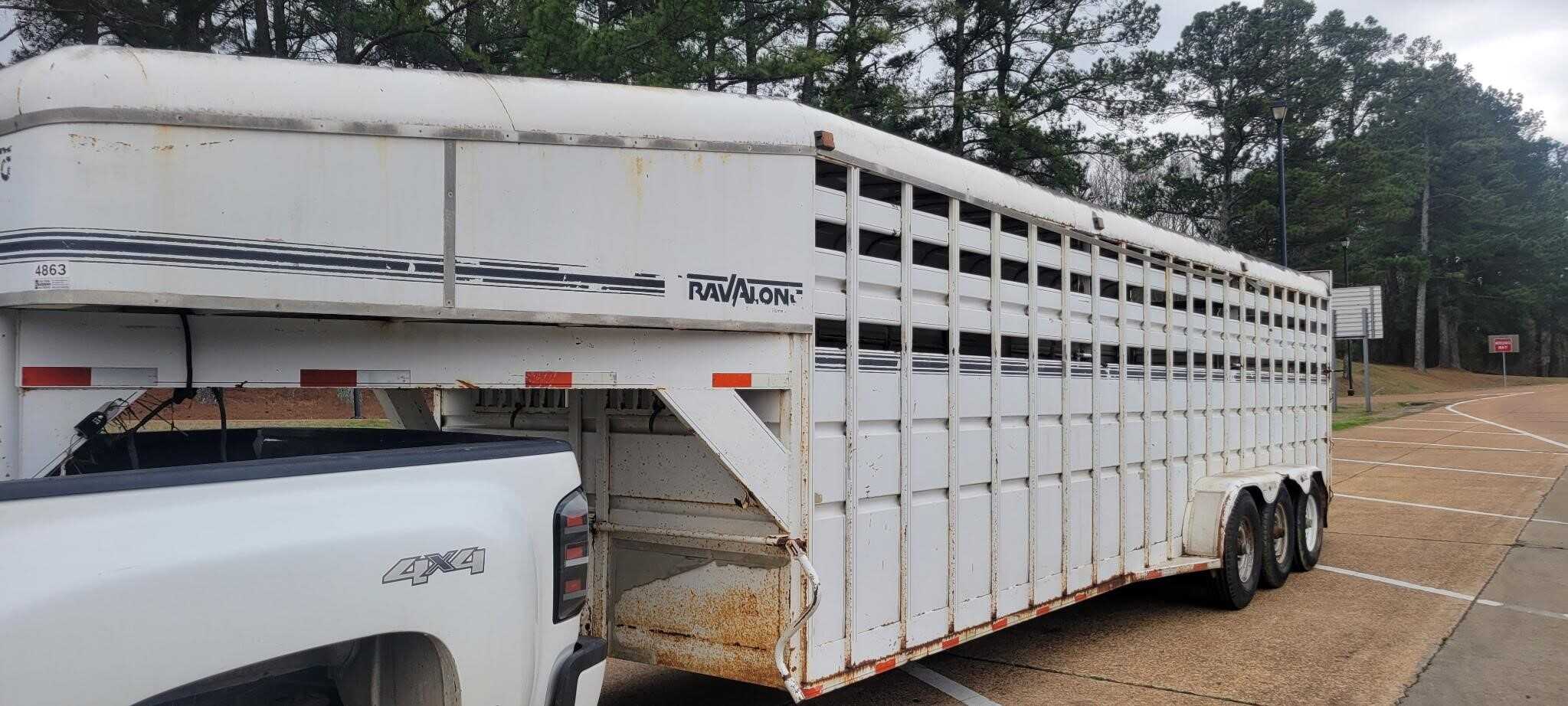 2005 Travalong 36 ft livestock