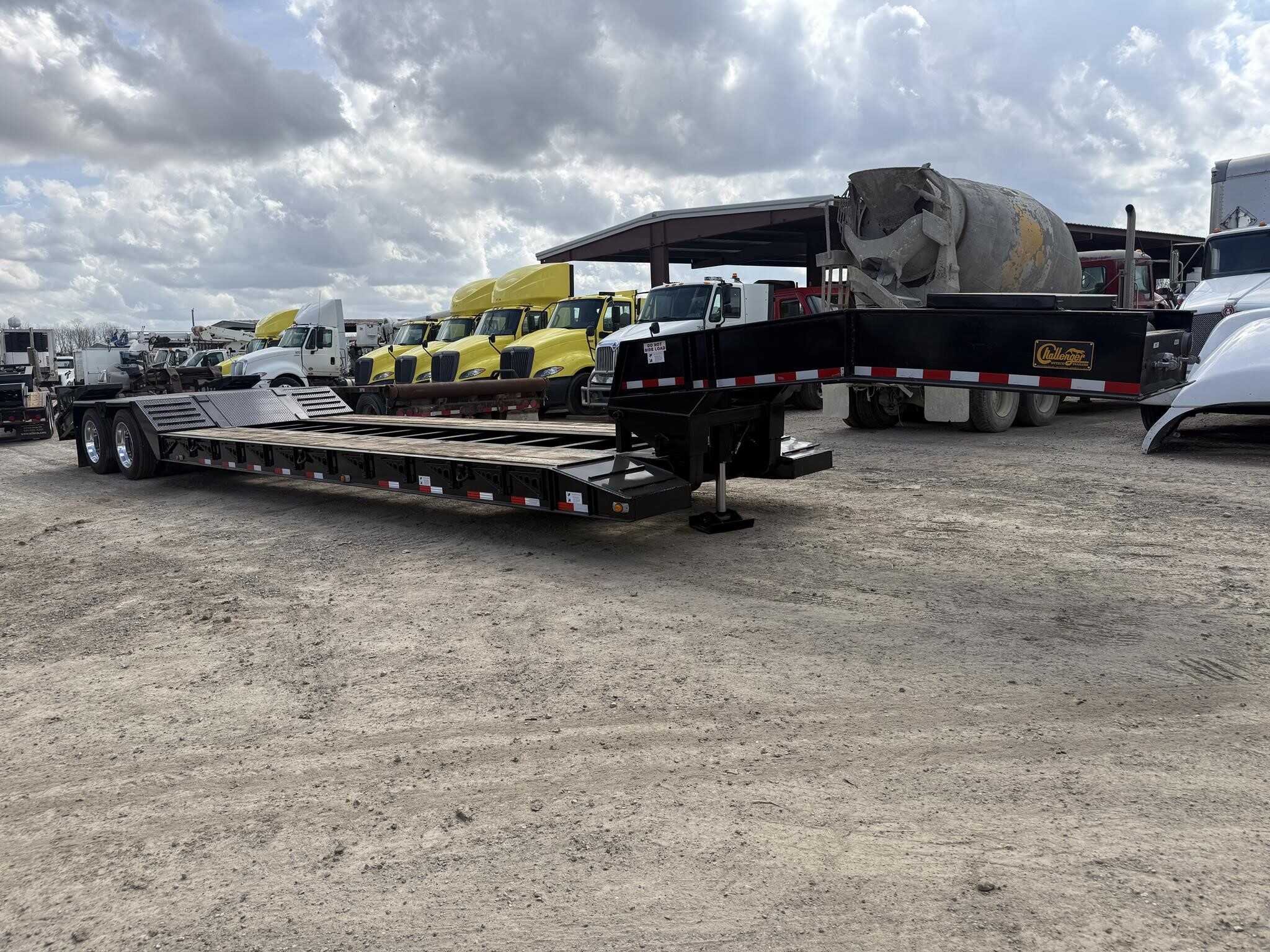2027 Witzco rg-35 ton/ 23 ft well/ dove-tail