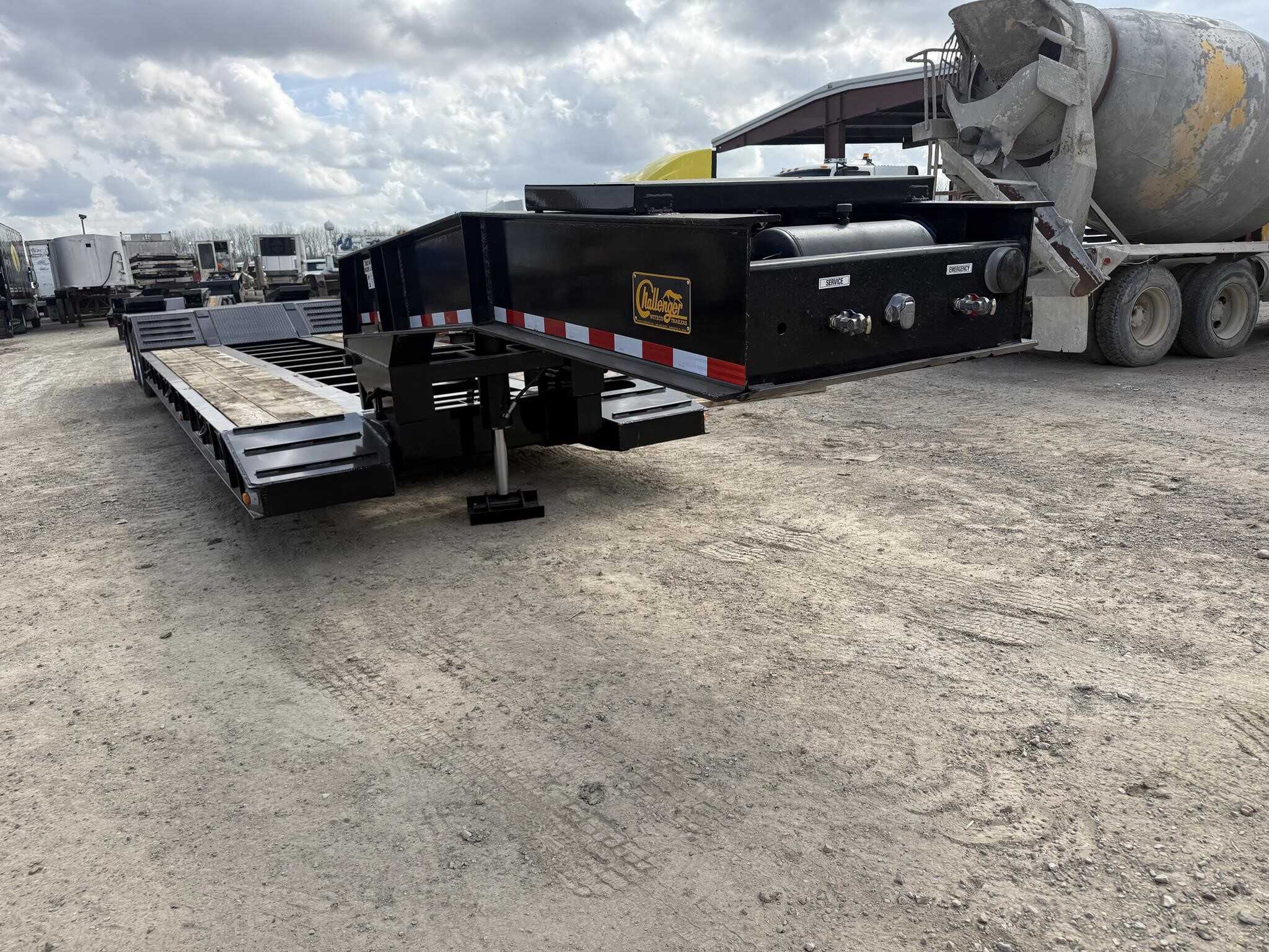 2027 Witzco rg-35 ton/ 23 ft well/ dove-tail