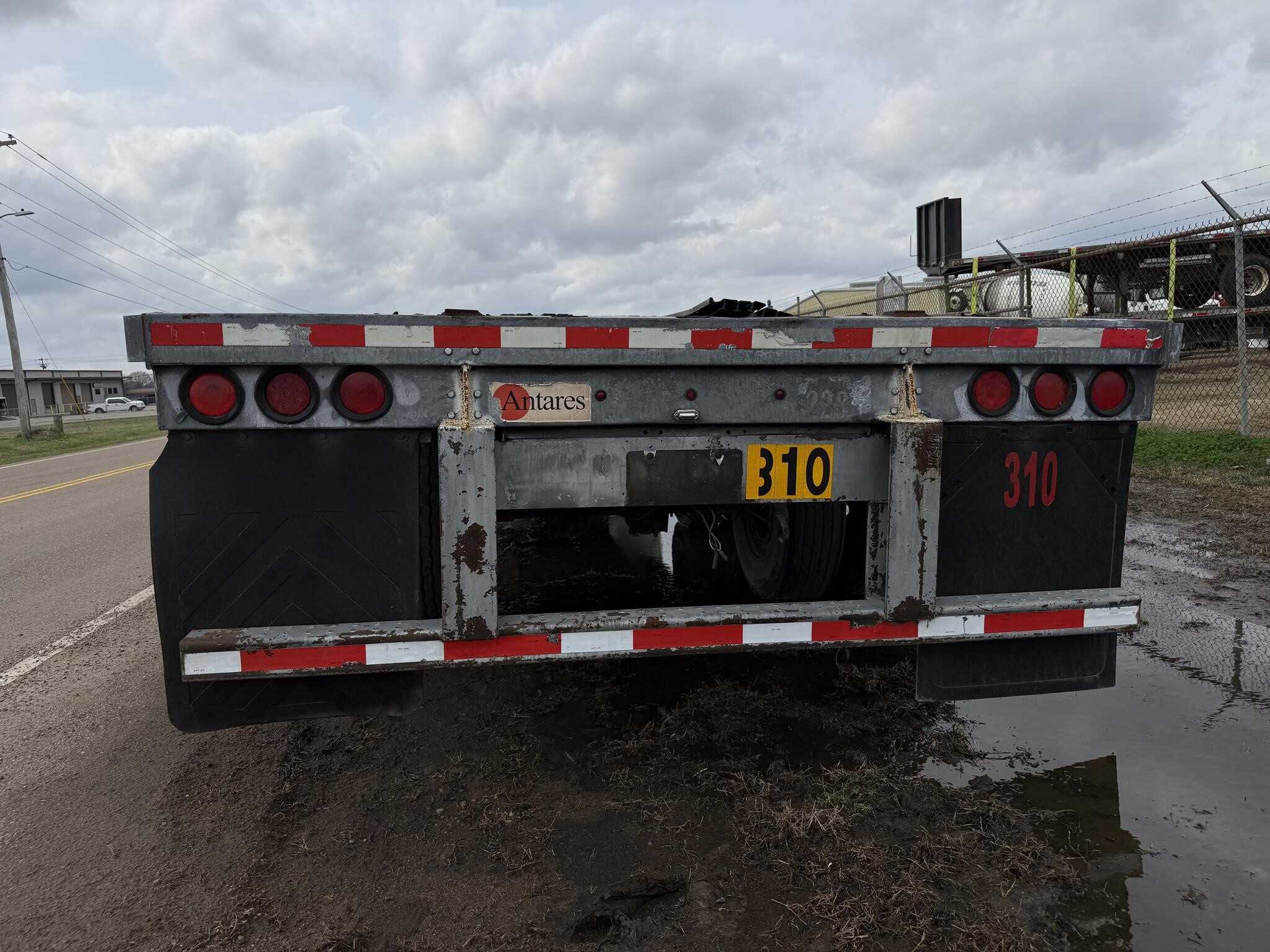 2015 Antares 48 ft flat bed