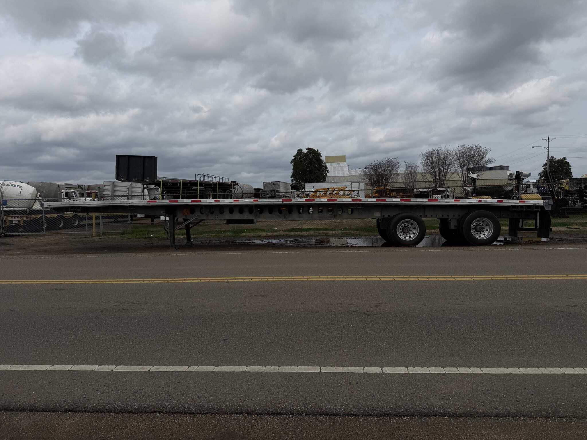 2015 Antares 48 ft flat bed