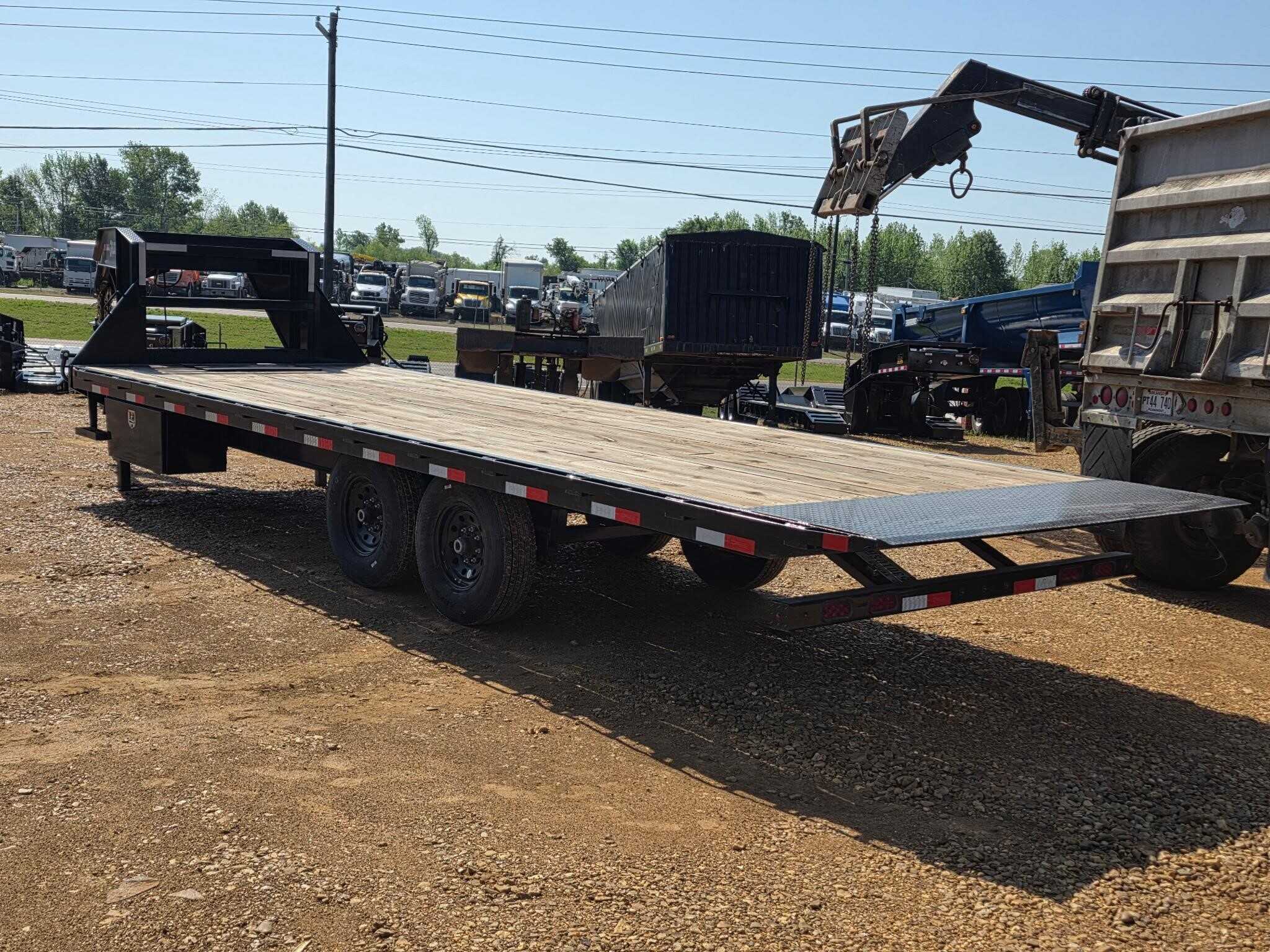 2025 Delco 24 ft gooseneck tilt