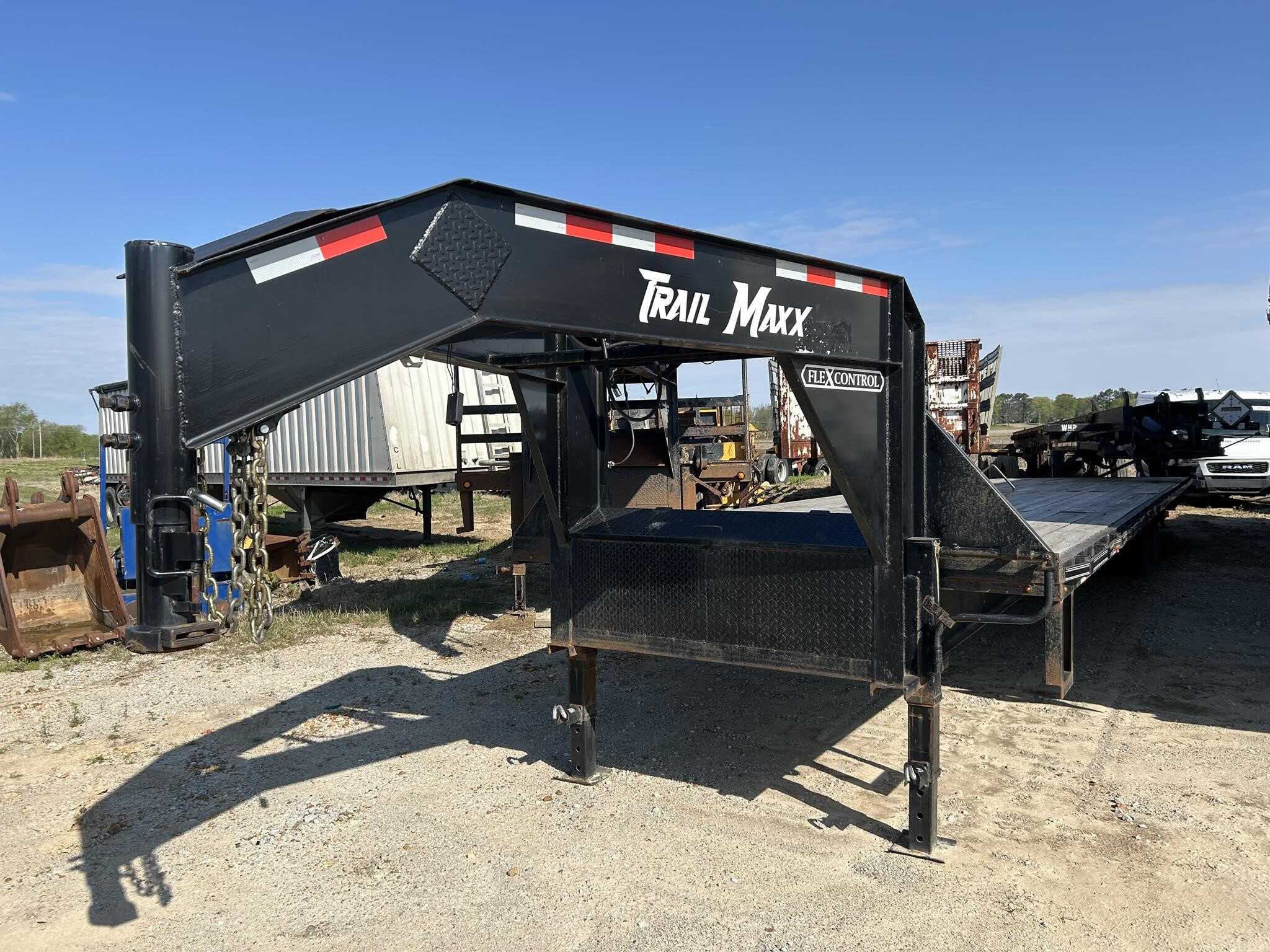 2022 Trailmax 40 ft gooseneck