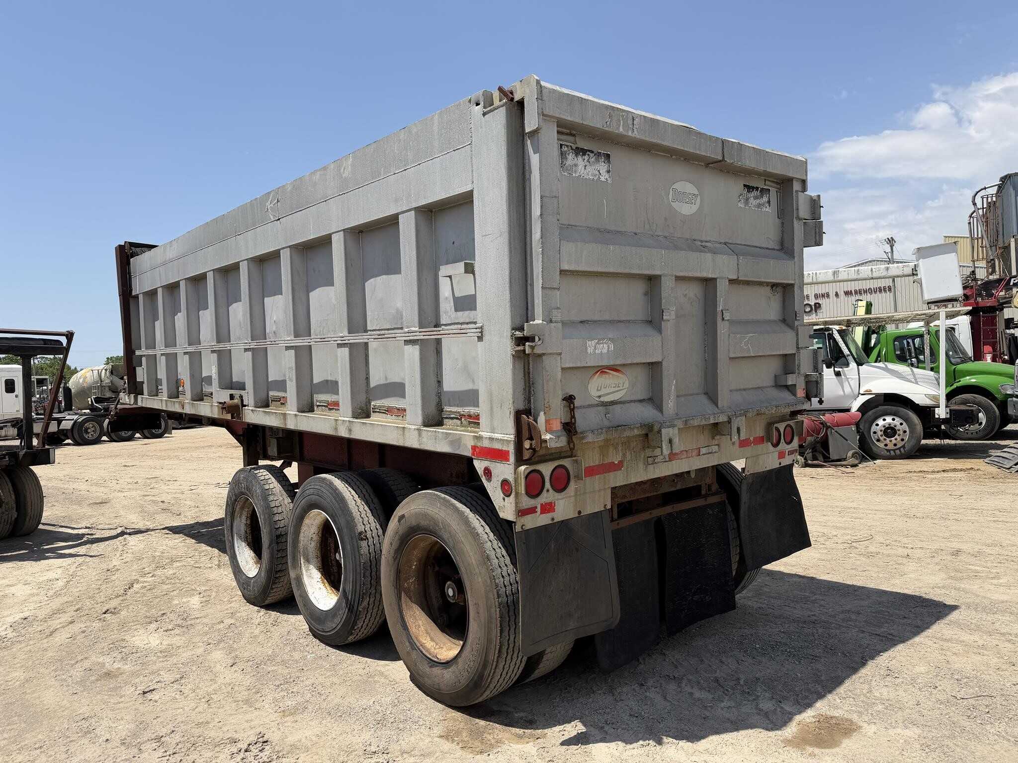 1984 Dorsey 26 ft end dump