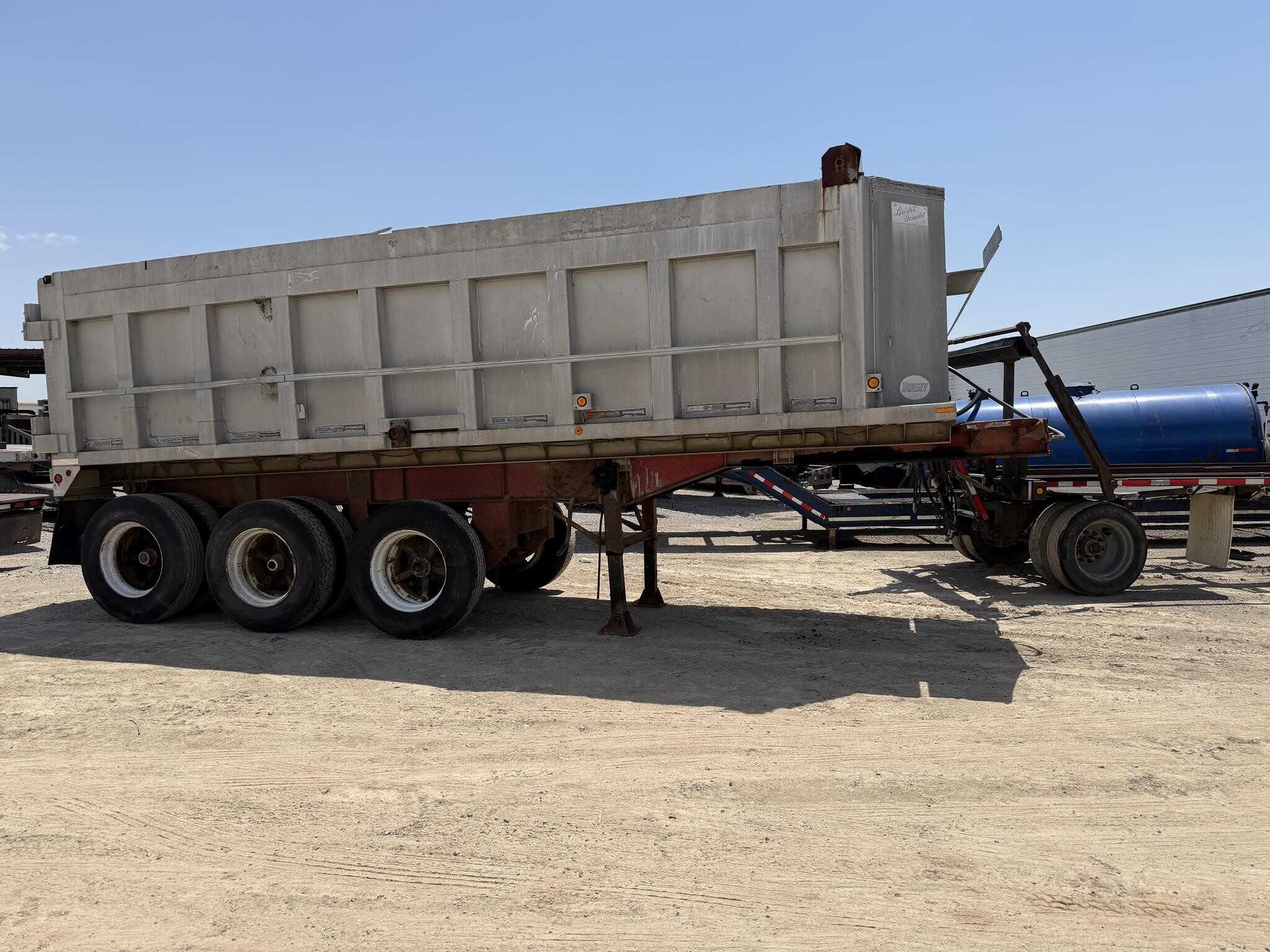 1984 Dorsey 26 ft end dump