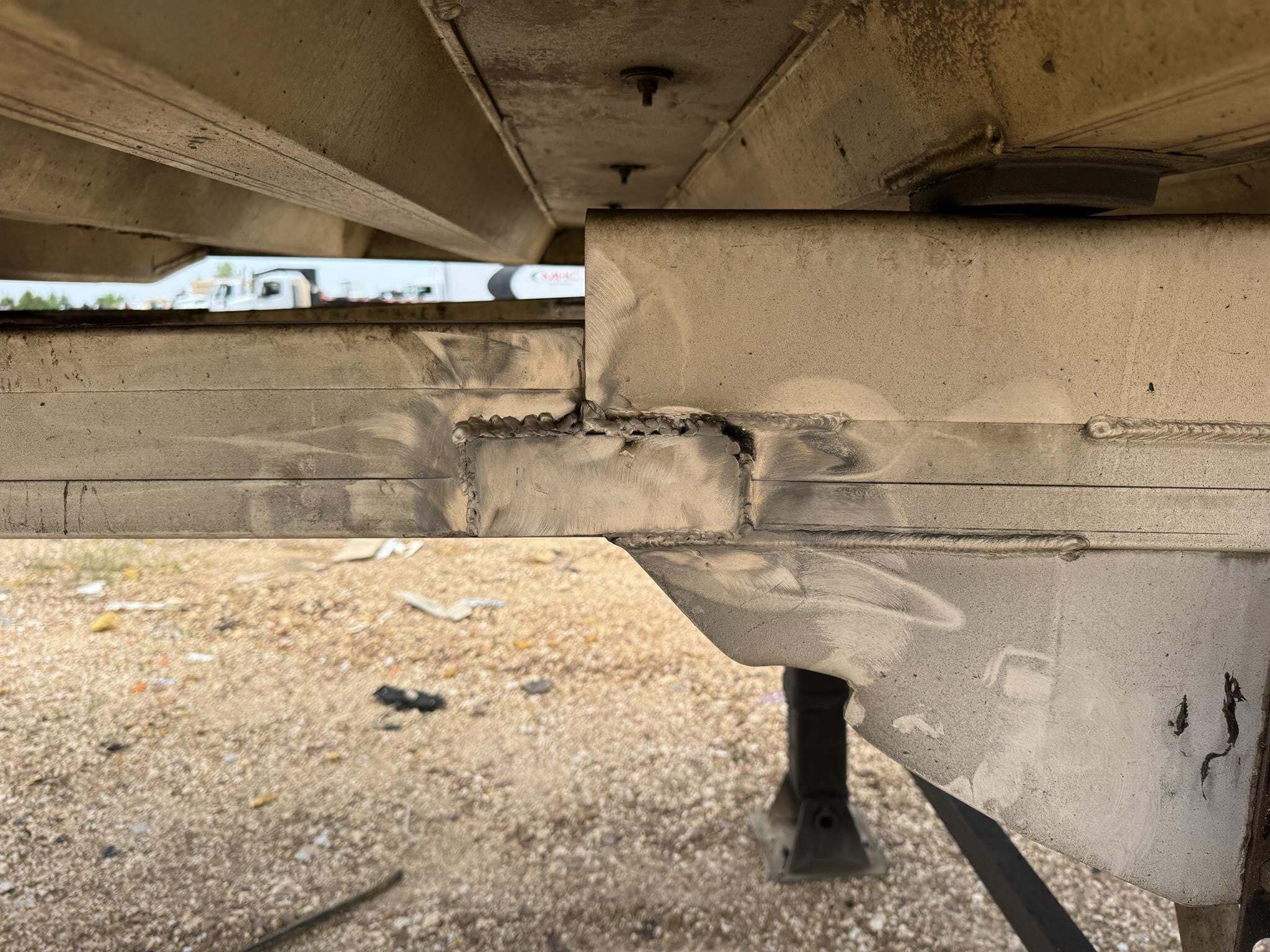 2013 Mac 40 ft end dump