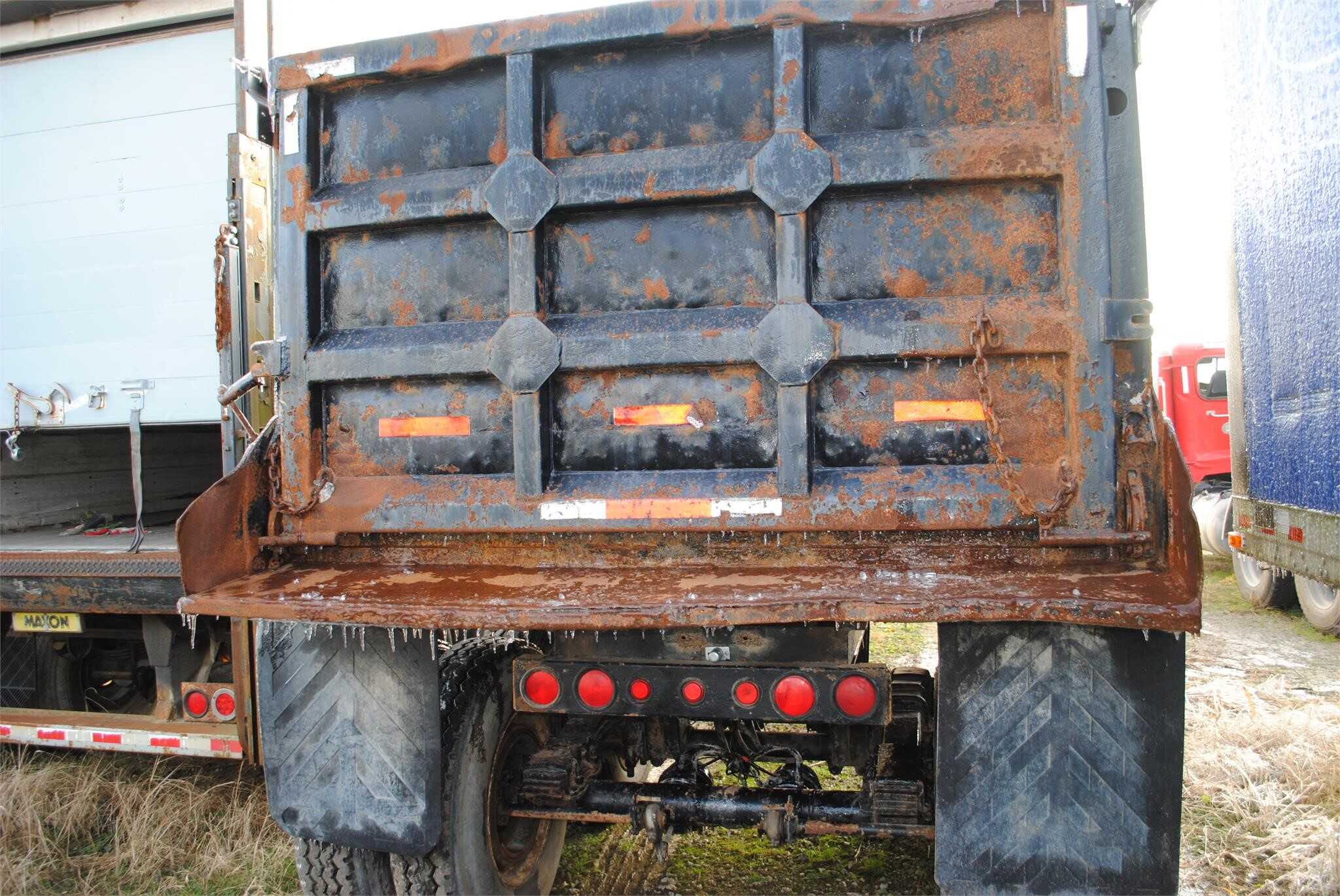 2000 Clement 23 ft 1/4 end dump