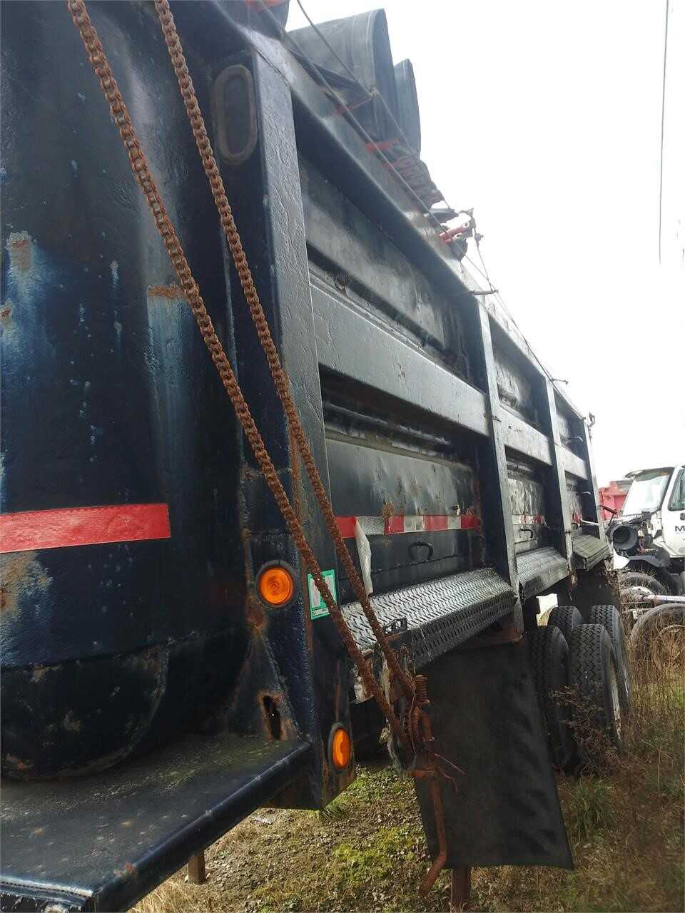 2000 Clement 23 ft 1/4 end dump