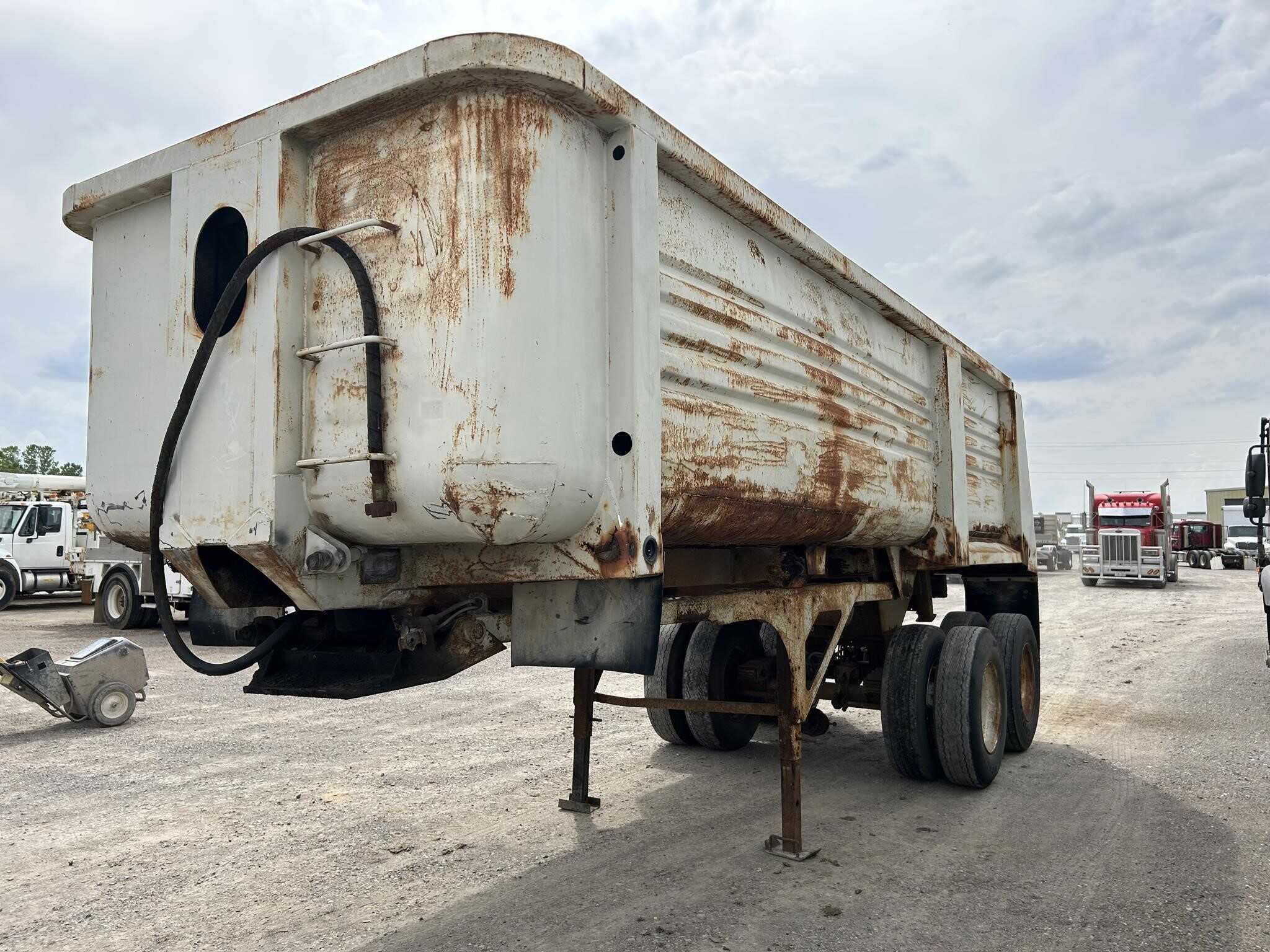 1997 Clement 22 ft end dump