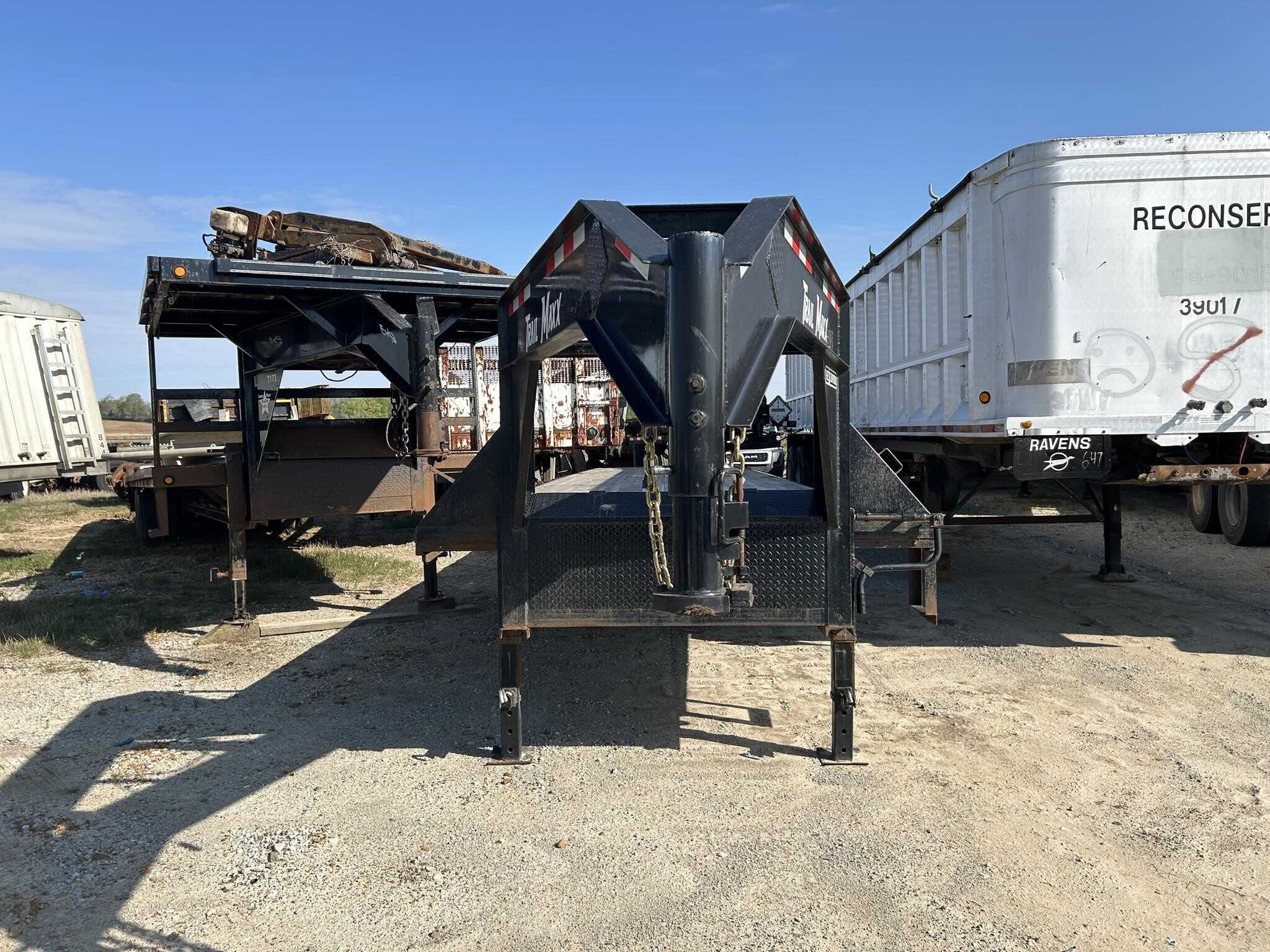 2022 Trailmax 40 ft gooseneck