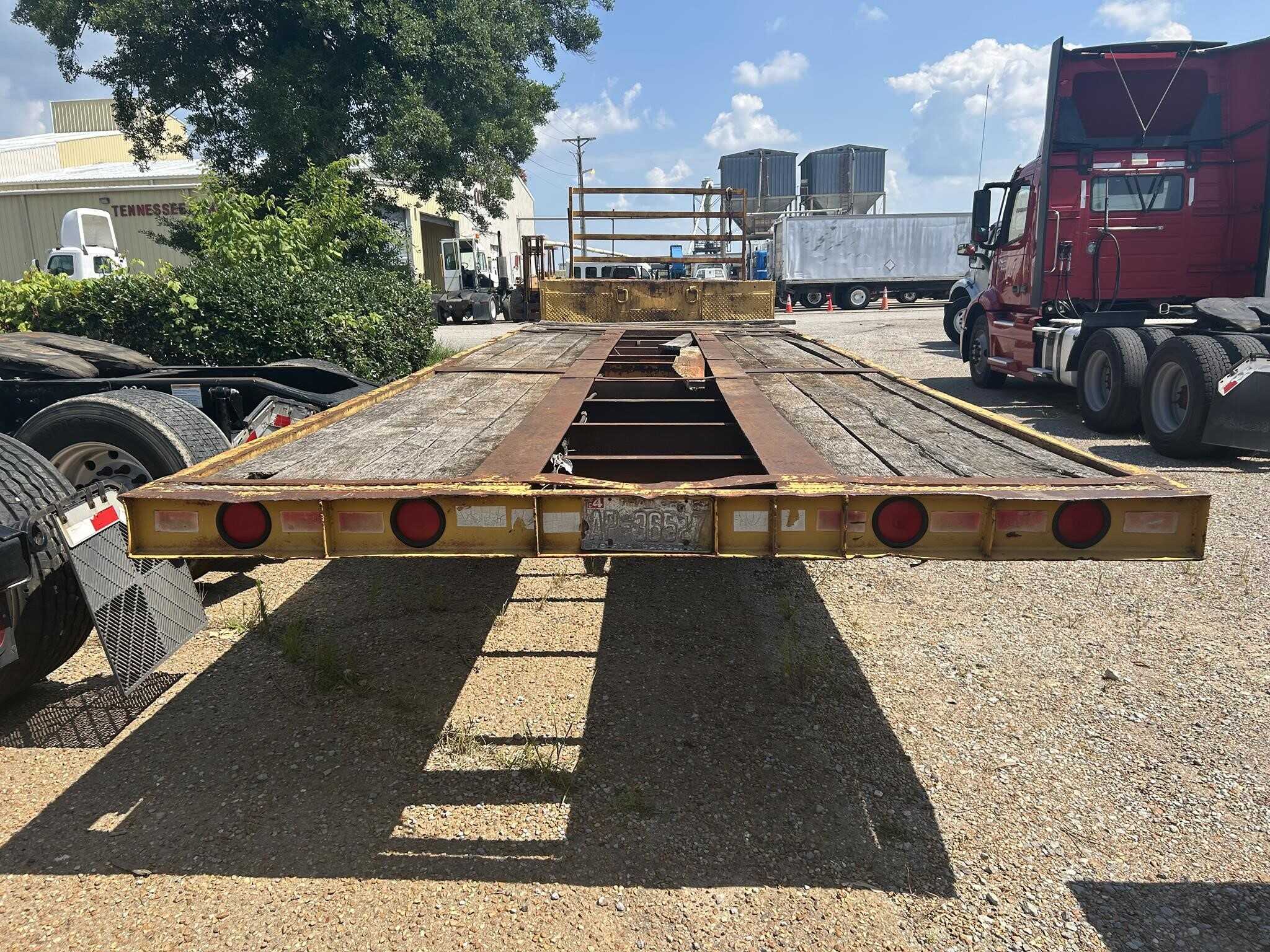 2000 LoadCraft 25 ton tilt