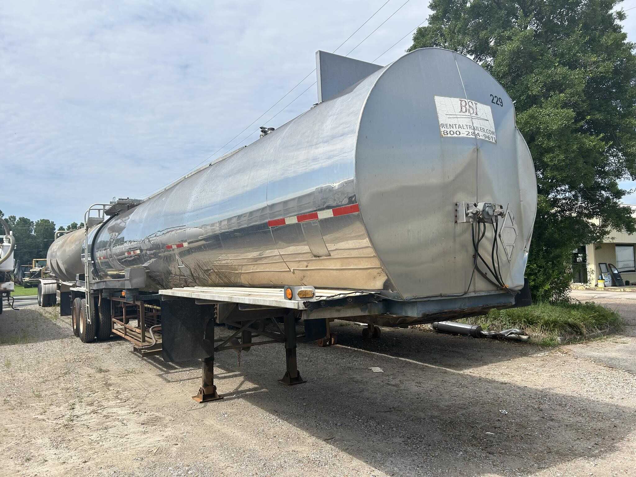 1986 Brenner 6700 gallon tank