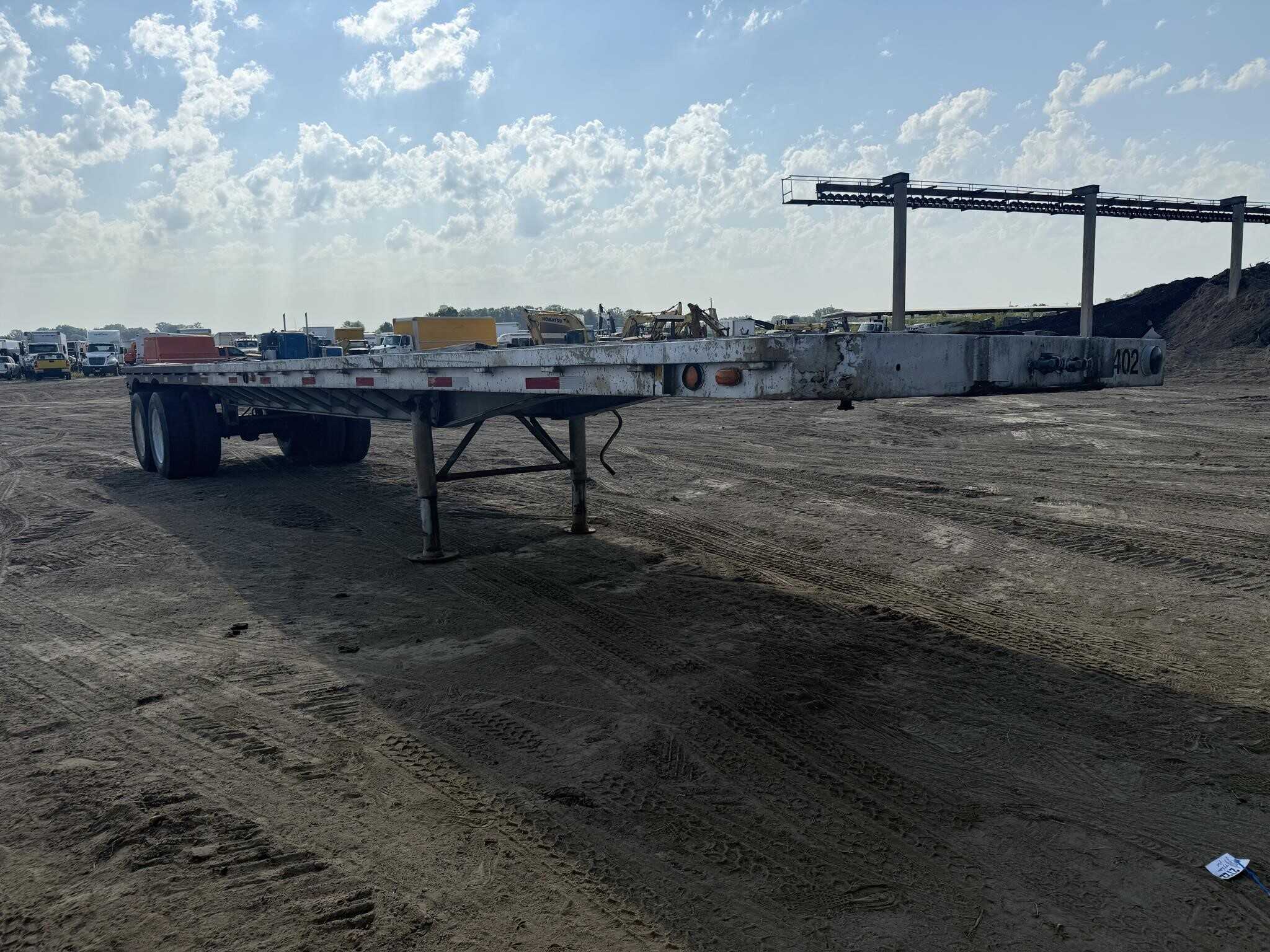 1973 Lufkin 40 ft flat bed