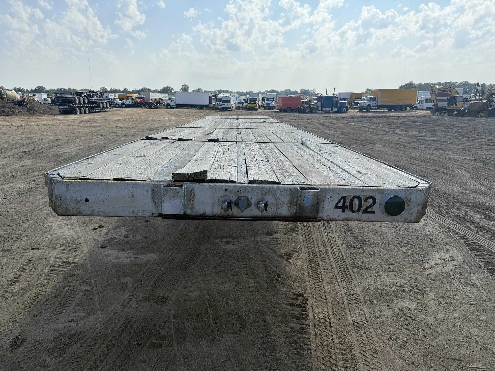 1973 Lufkin 40 ft flat bed