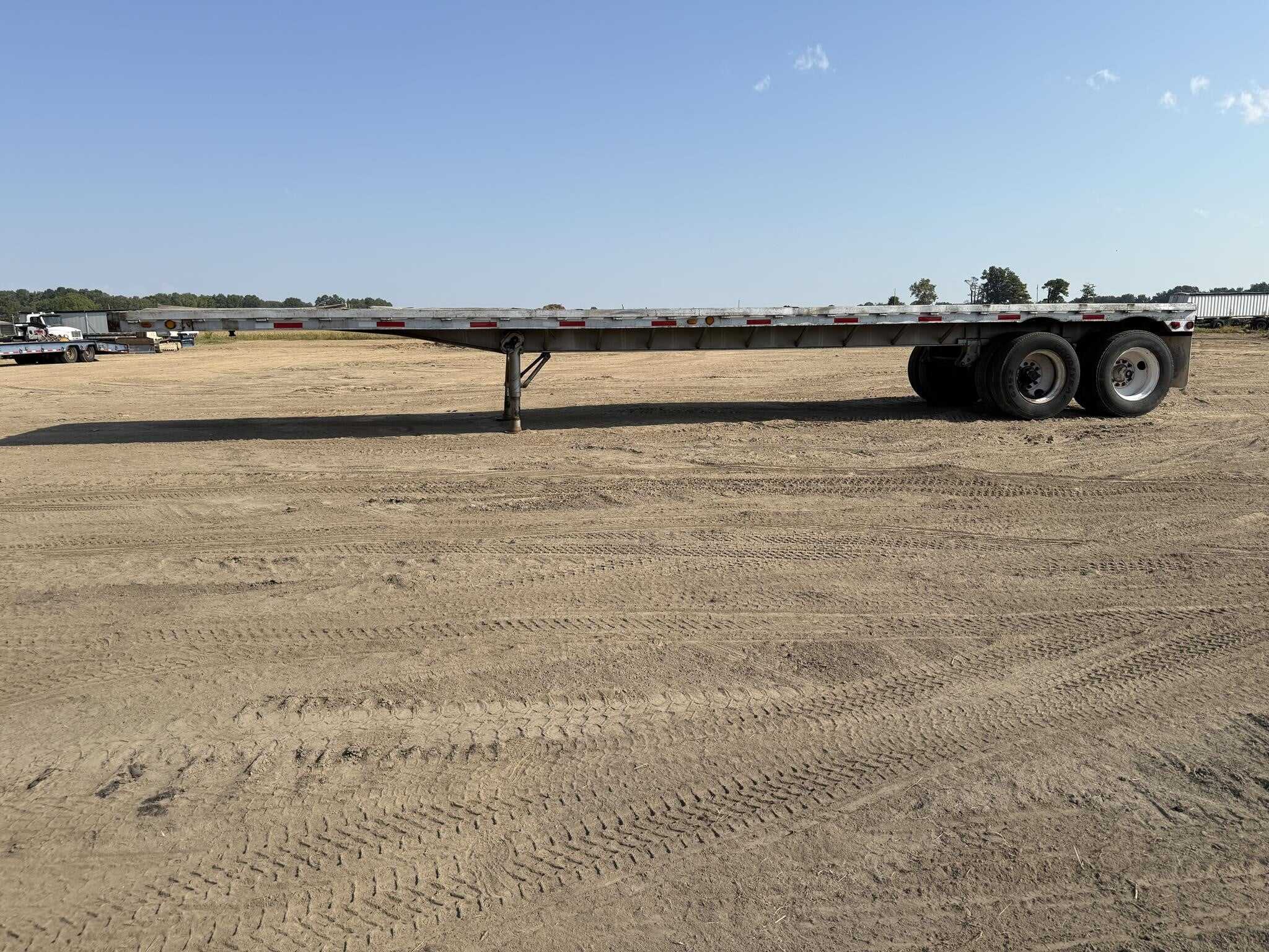 1973 Lufkin 40 ft flat bed