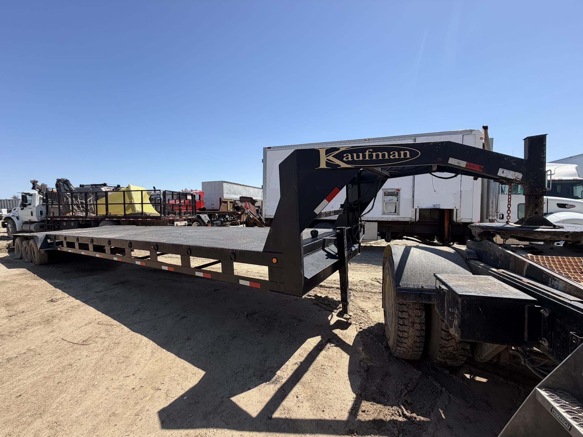 2017 Kaufman 43 ft flat deck/ dovetail