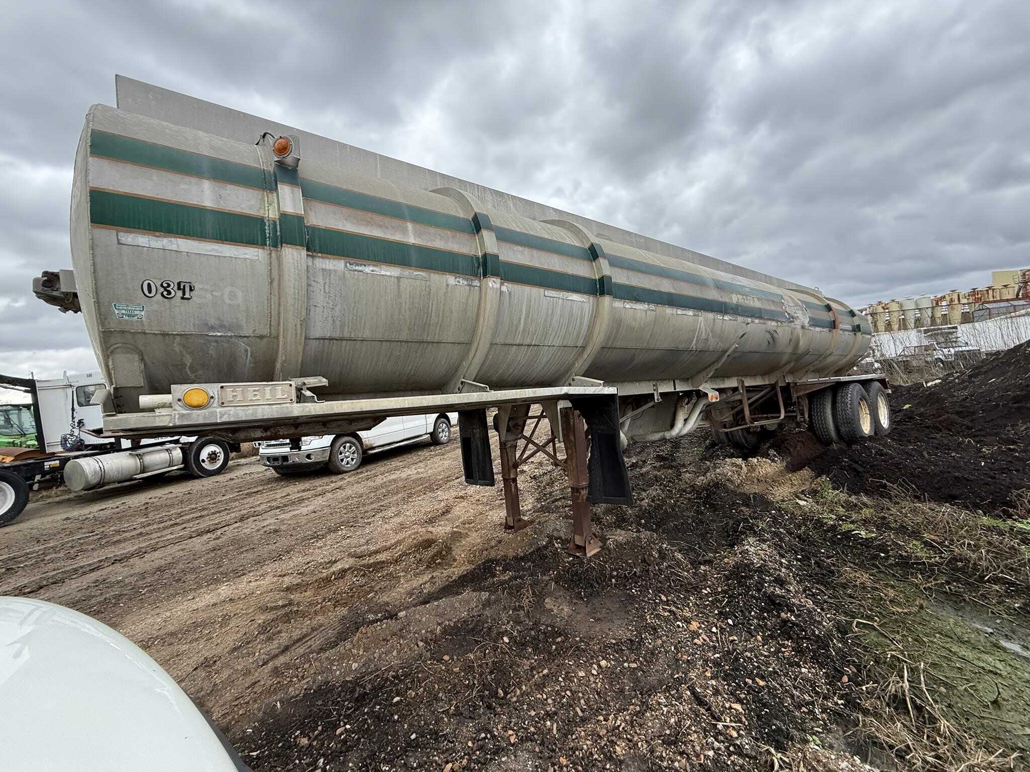 1973 Heil 8200 gallon tank