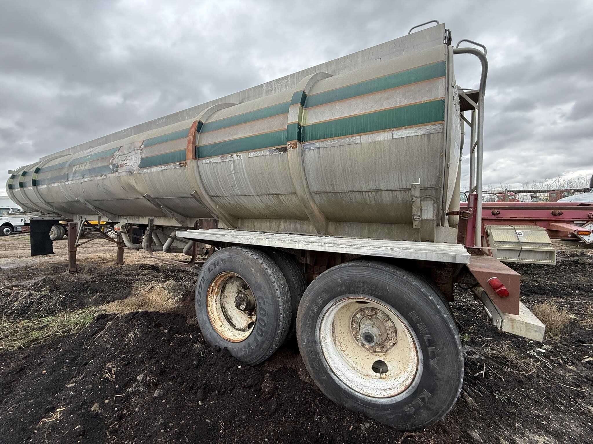 1973 Heil 8200 gallon tank