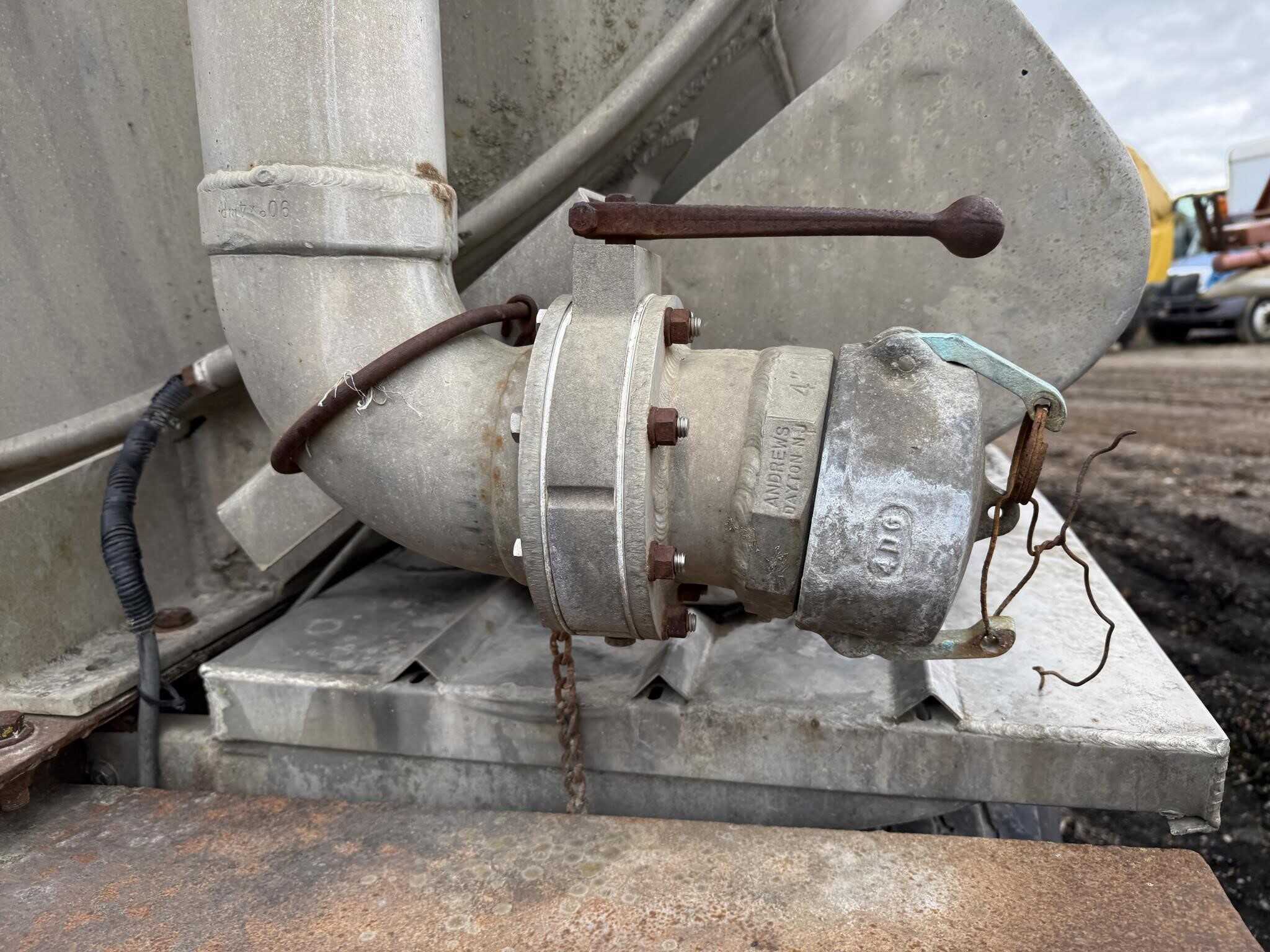 1973 Heil 8200 gallon tank
