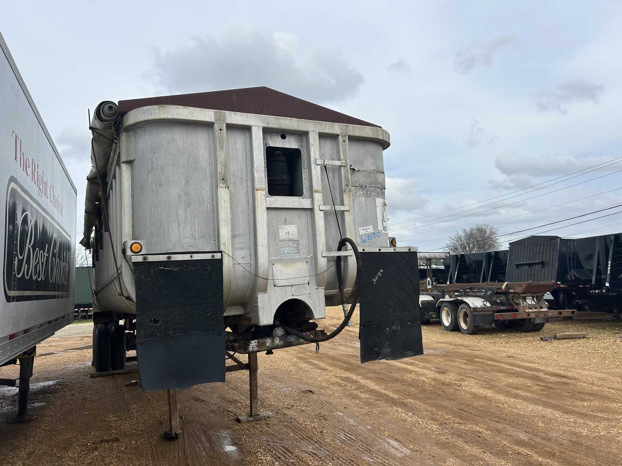 1977 Fruehauf 30 ft end dump