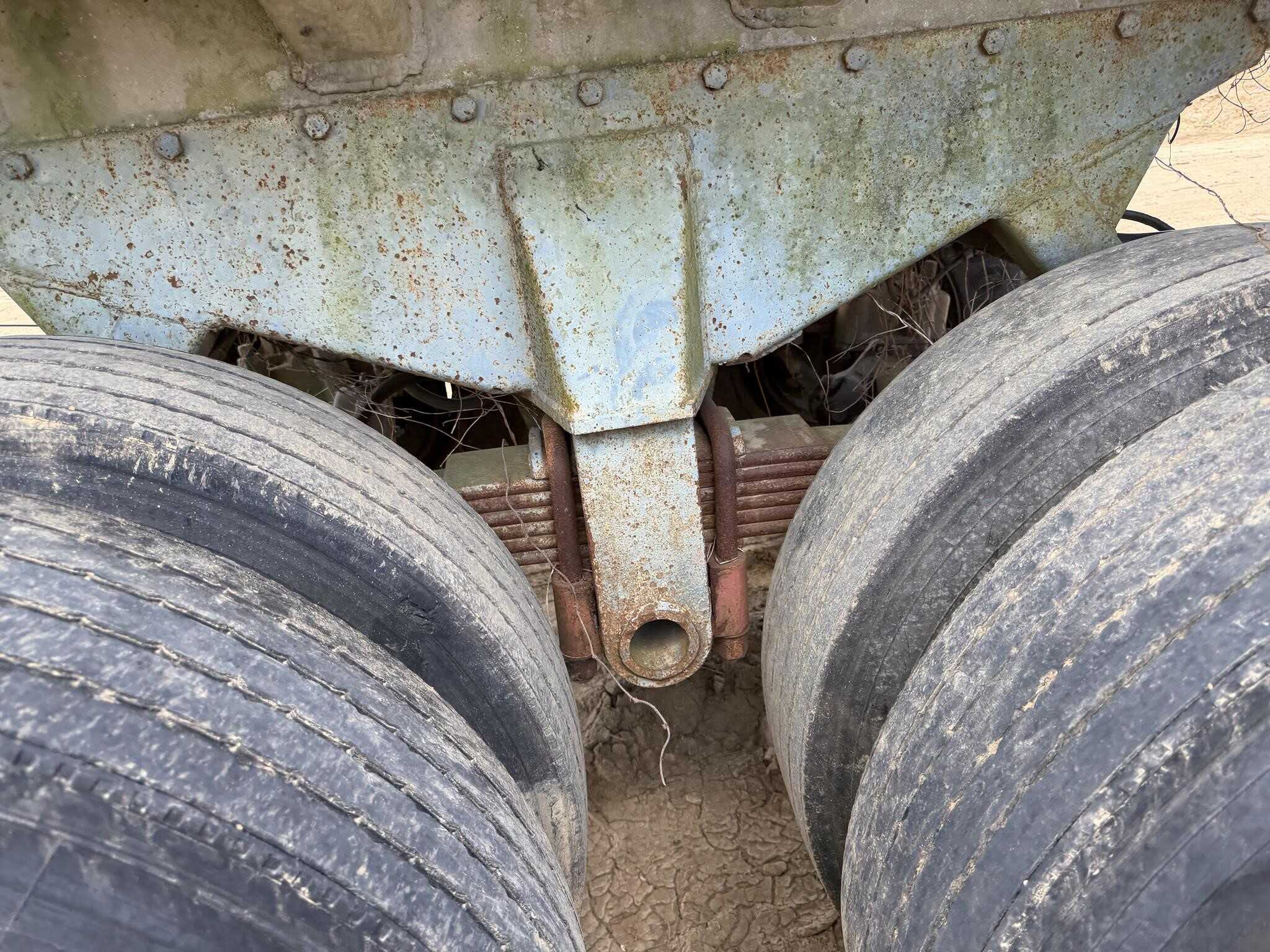 1980 Fruehauf 24 ft end dump