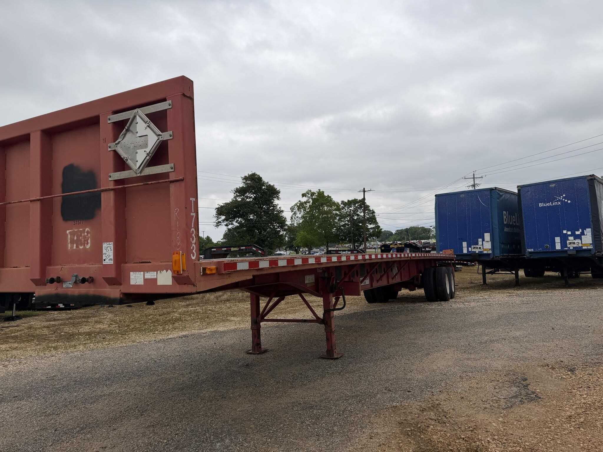 2005 Transcraft 45 ft flat with fork-lift pkg