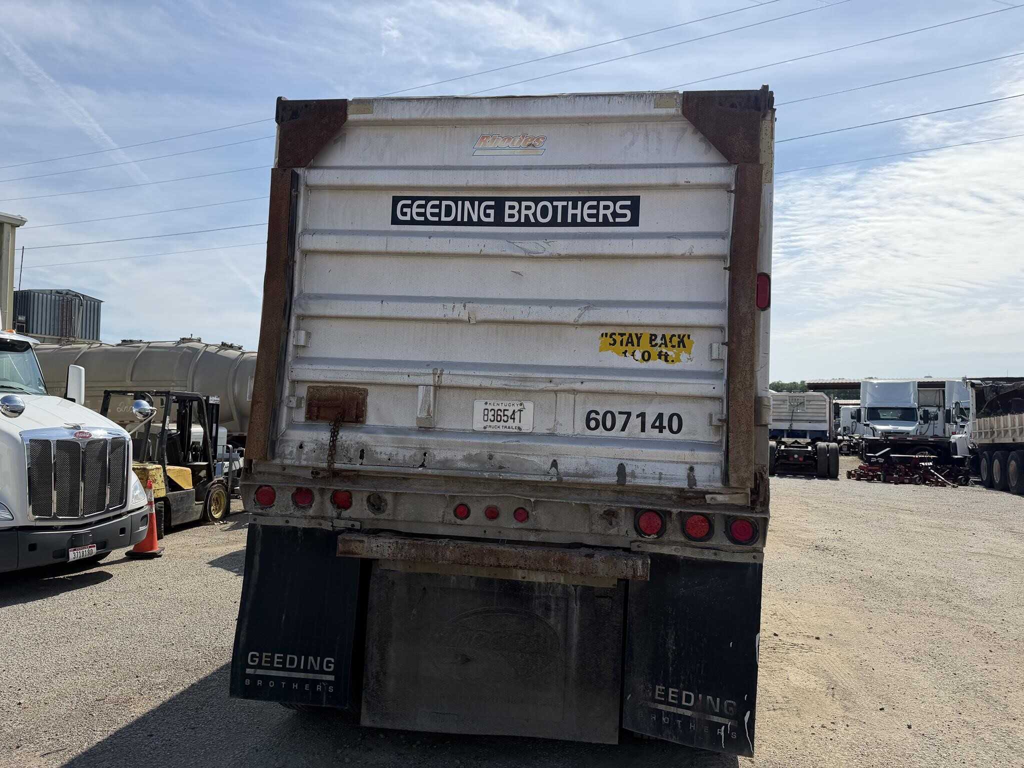 2007 Rhodes 35 ft tri axle end dump