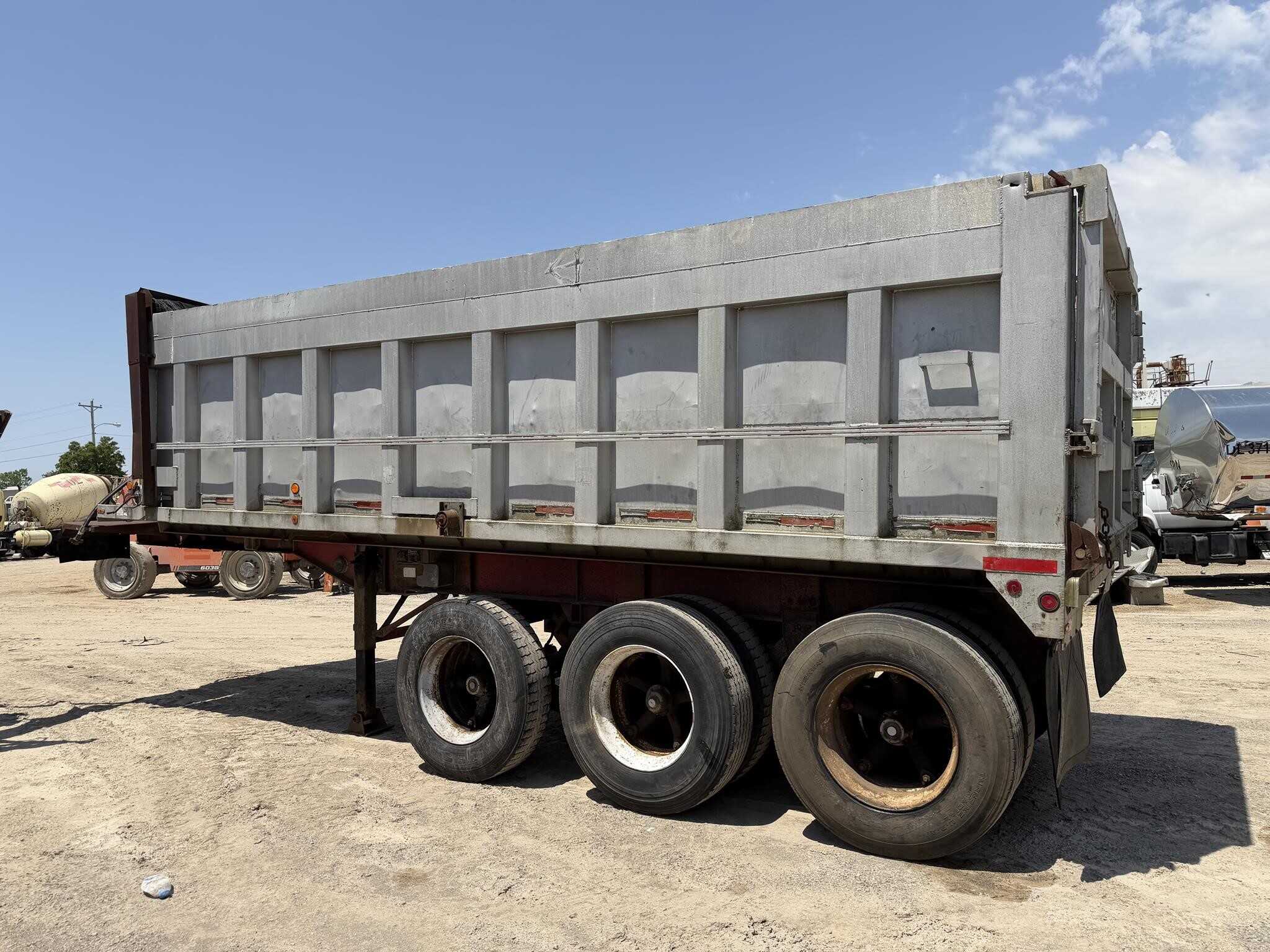 1984 Dorsey 26 ft end dump