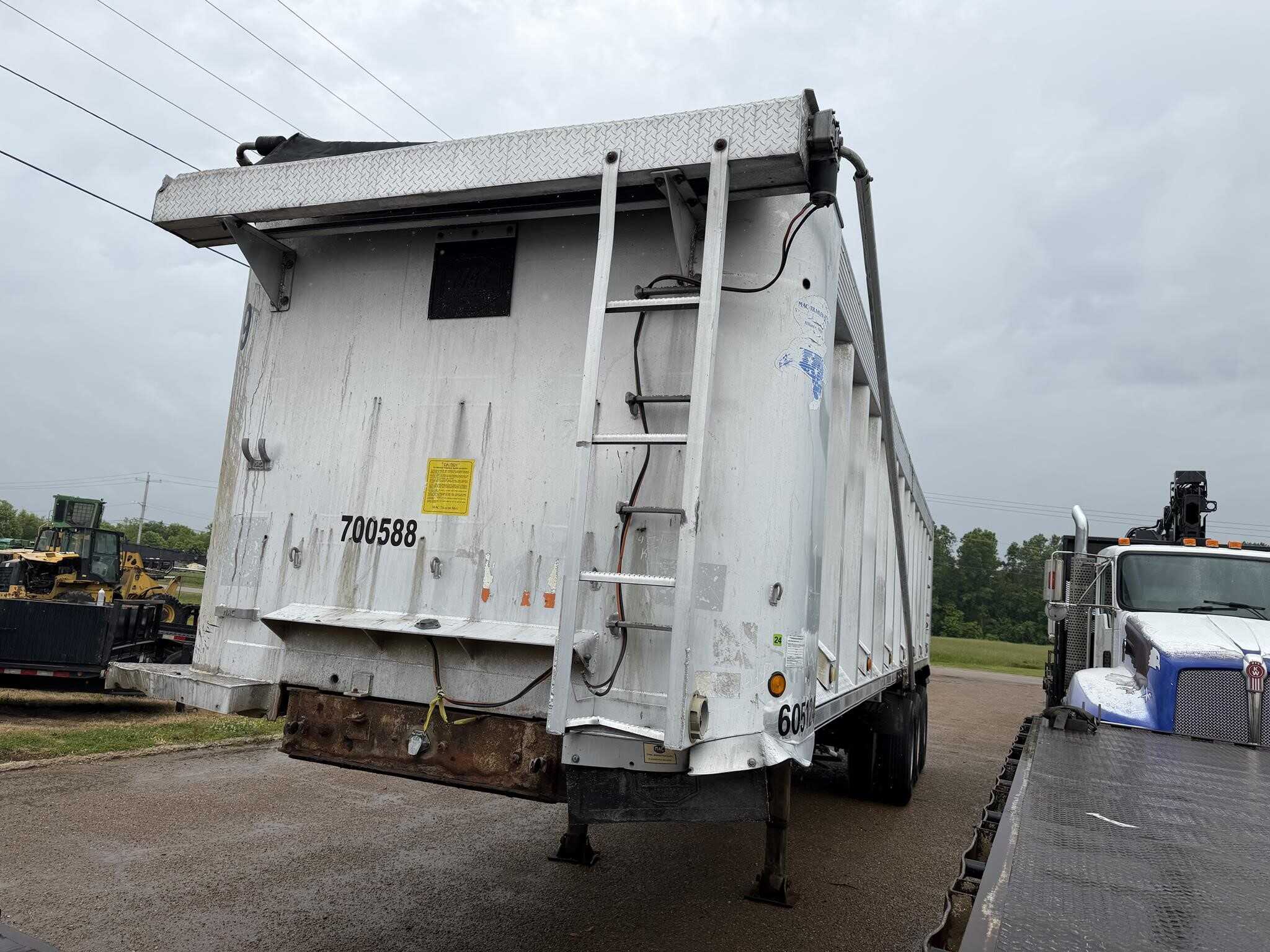 2005 Mac 35 ft end dump