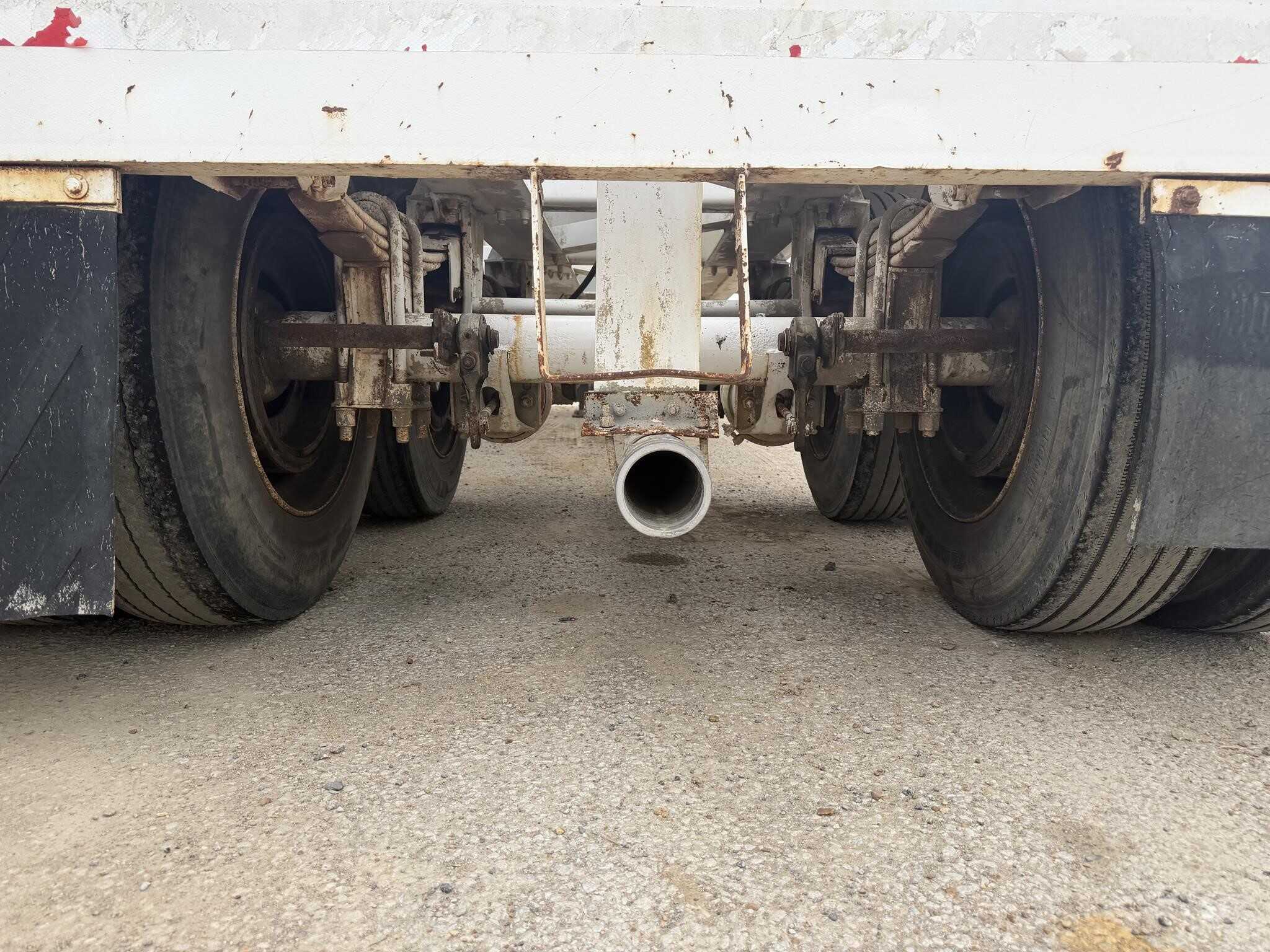 1991 Heil 1200 cubic foot tank