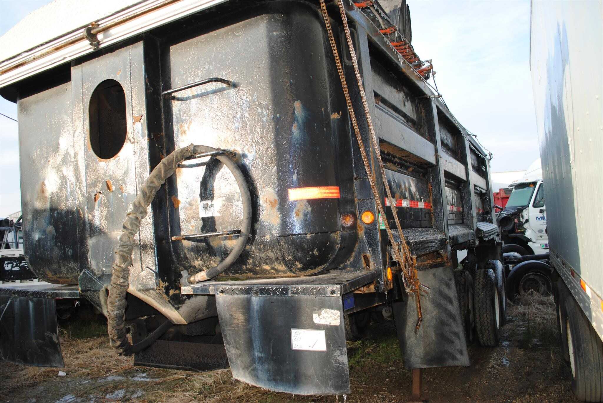 2000 Clement 23 ft 1/4 end dump