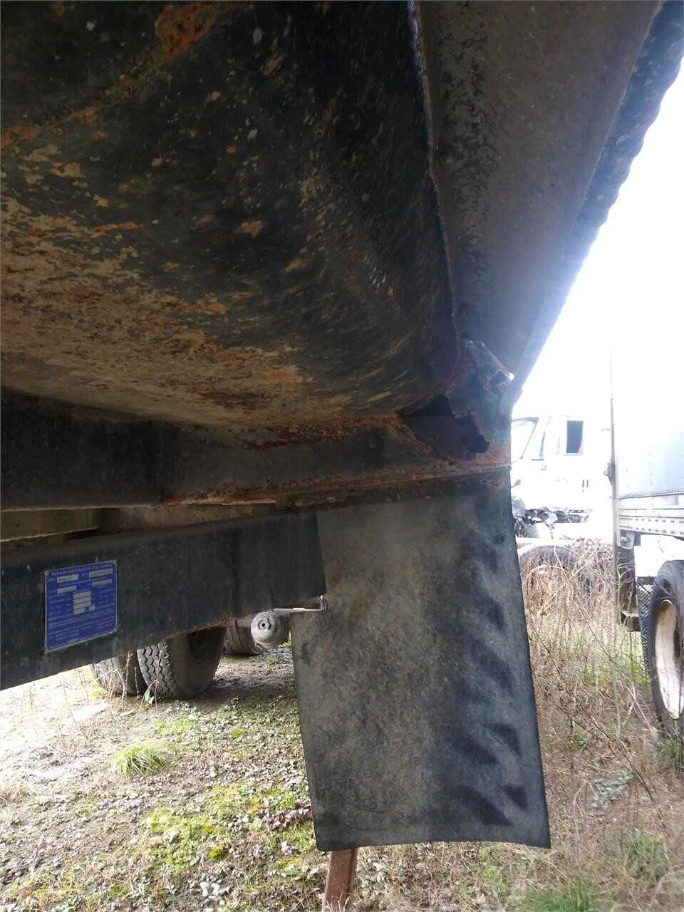 2000 Clement 23 ft 1/4 end dump