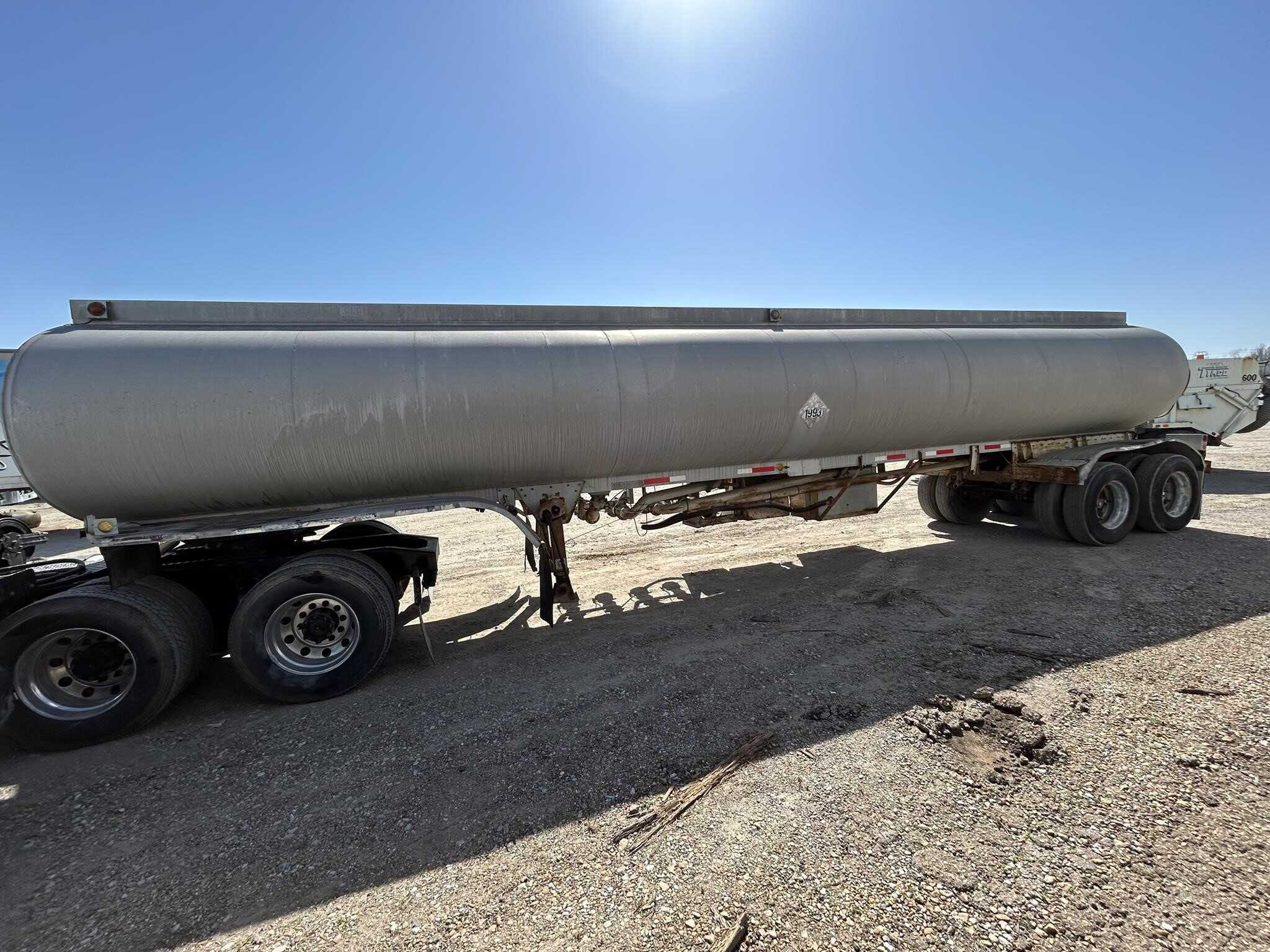 1974 Trailmobile 8500 gal