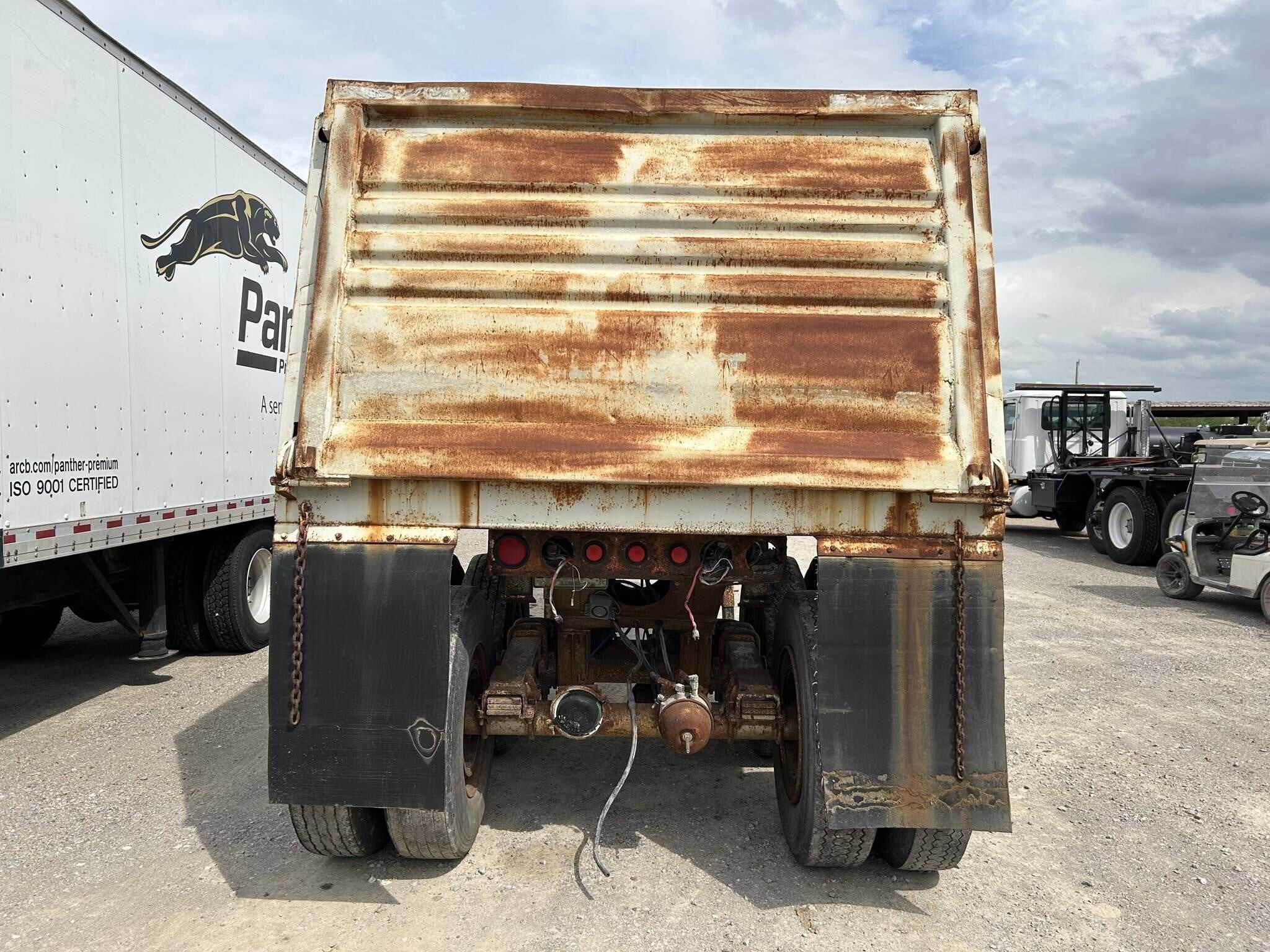 1997 Clement 22 ft end dump