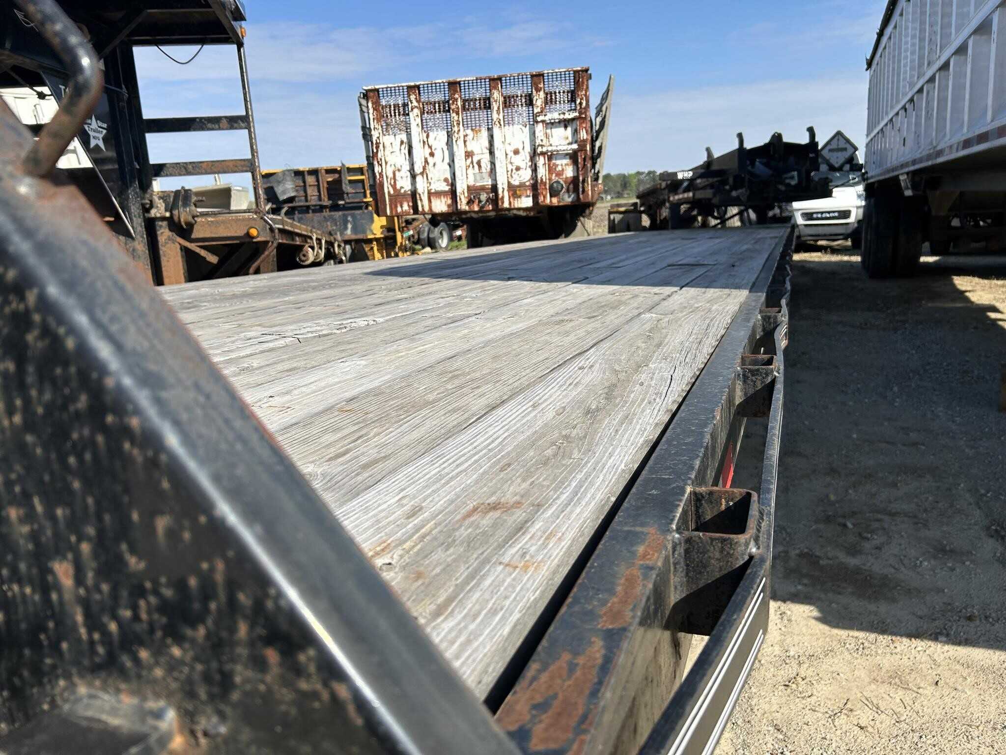 2022 Trailmax 40 ft gooseneck