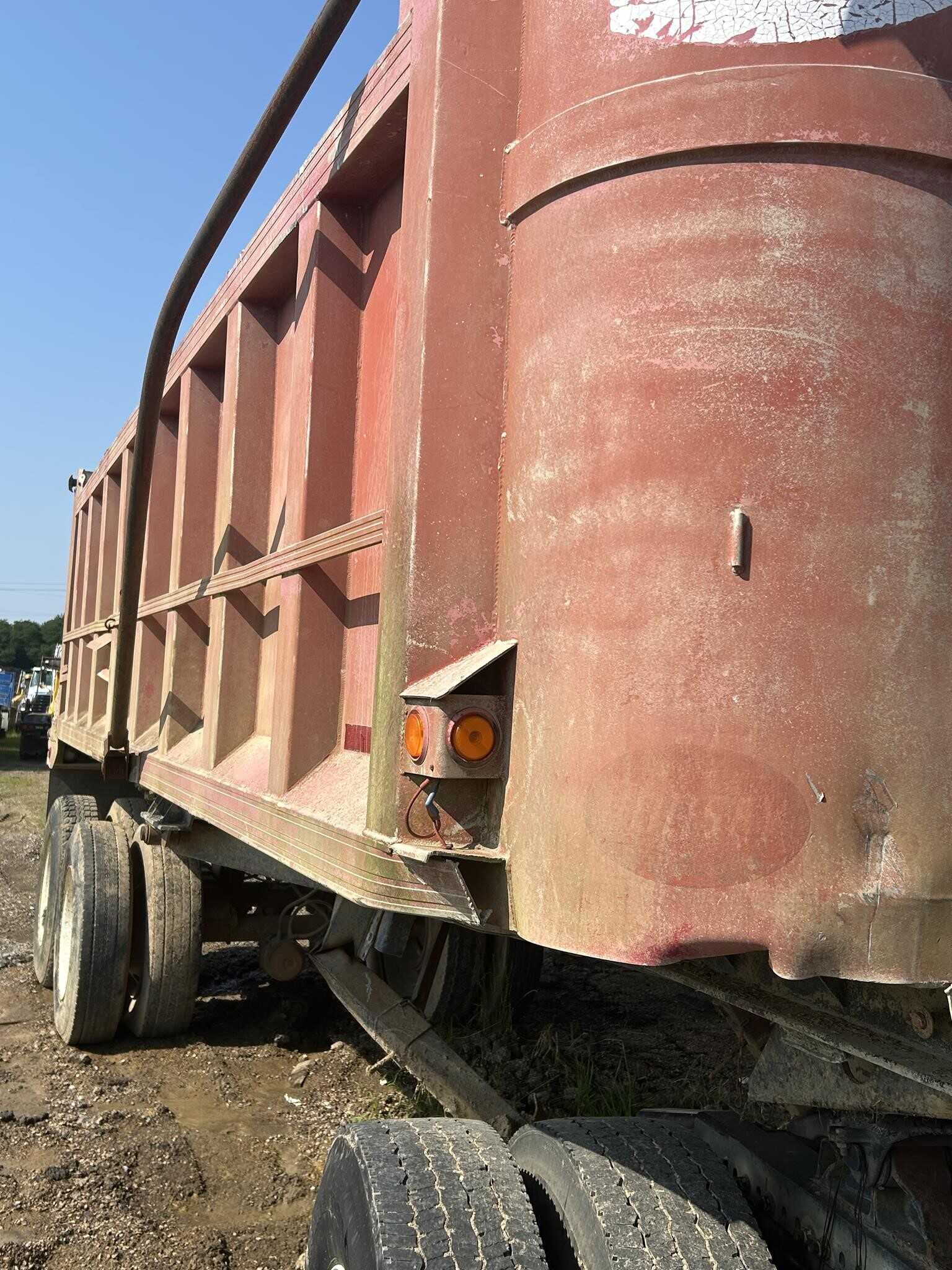 1985 Heil 24 ft end dump