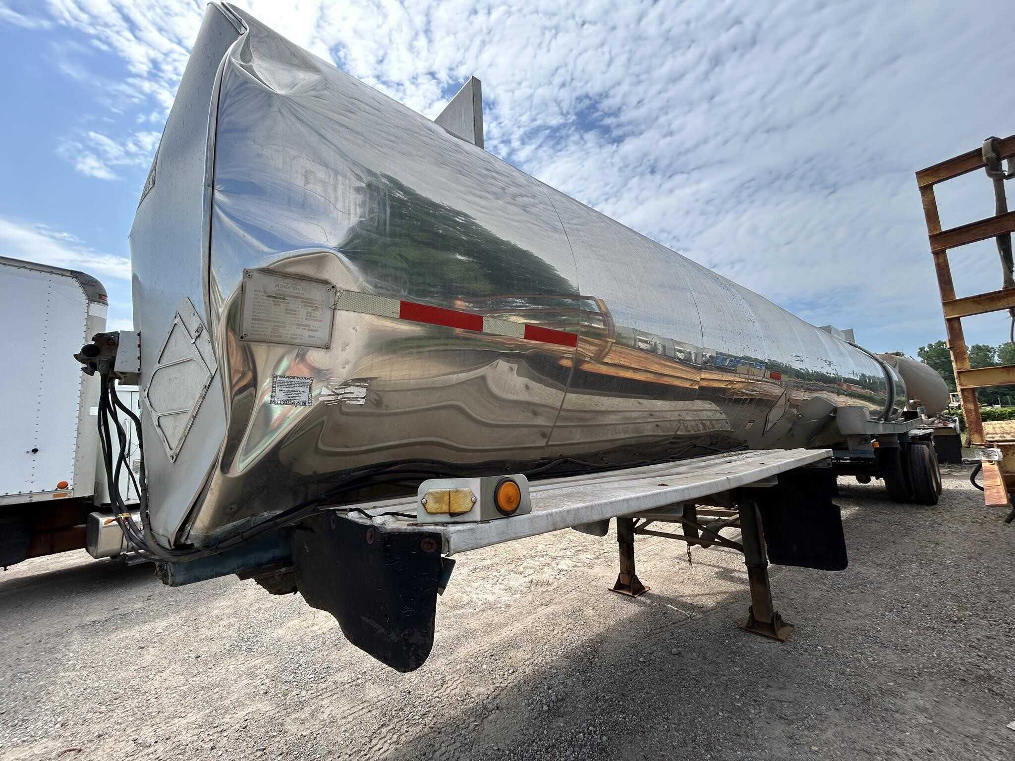 1986 Brenner 6700 gallon tank